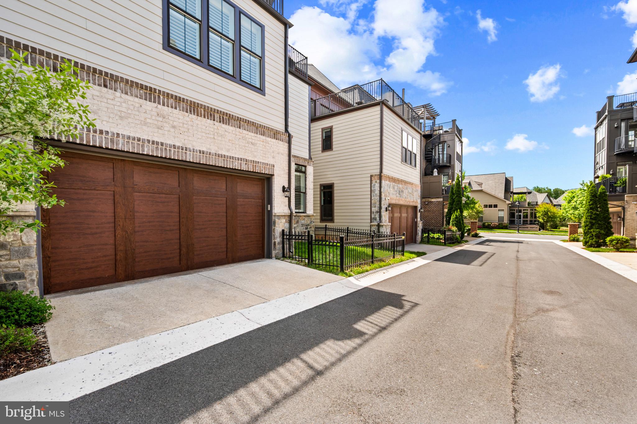 CROWN FARM - Residential