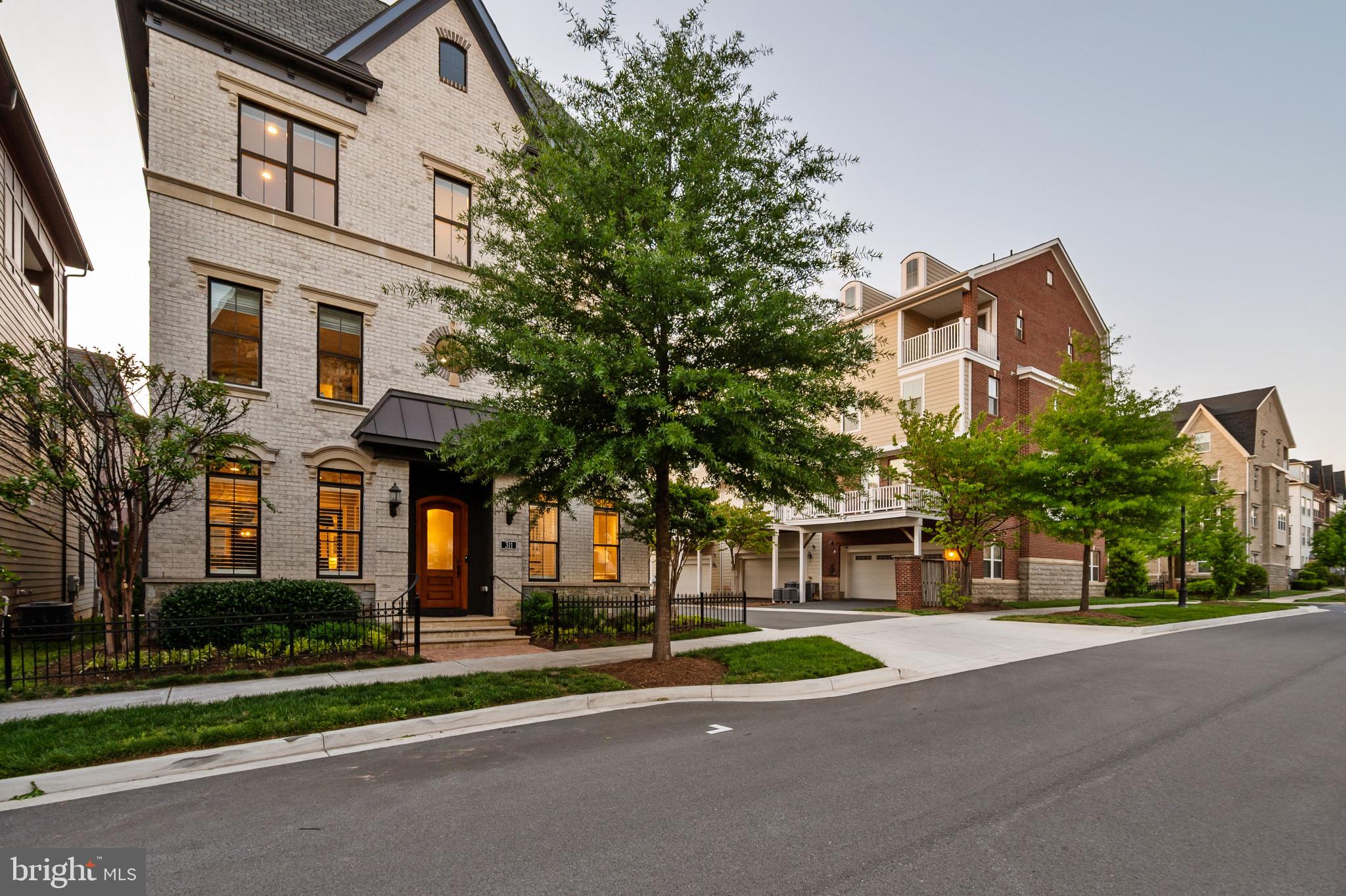CROWN FARM - Residential