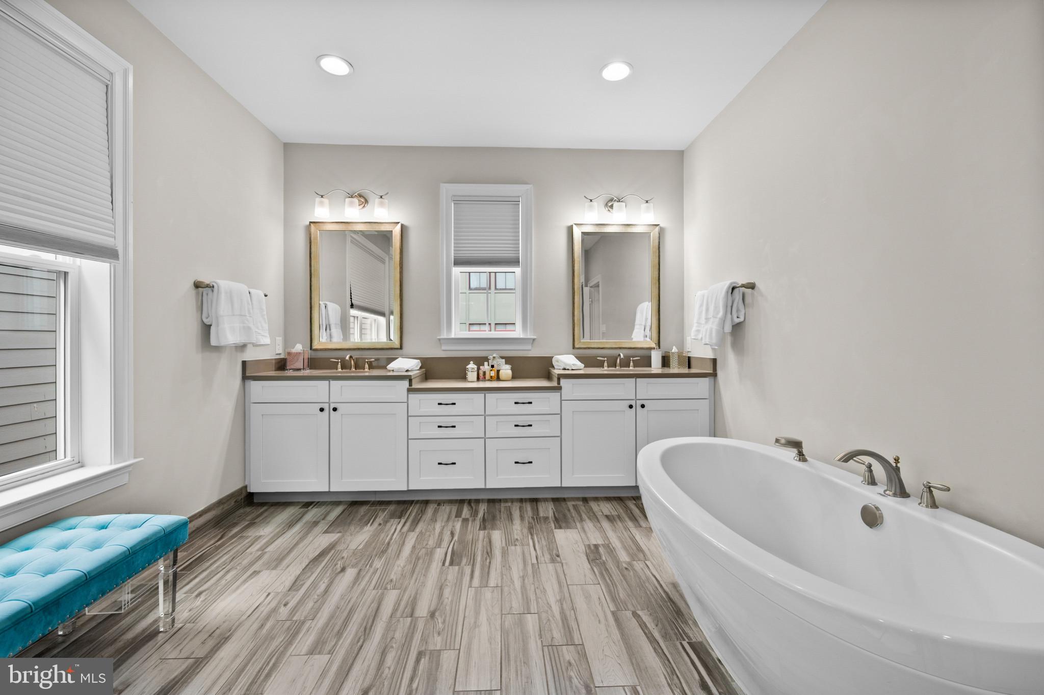 CROWN FARM - Residential