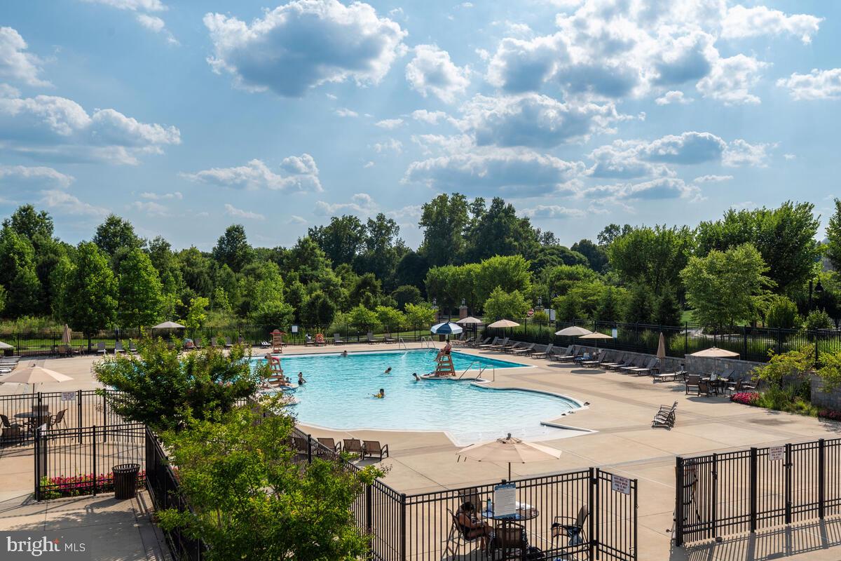 CROWN FARM - Residential