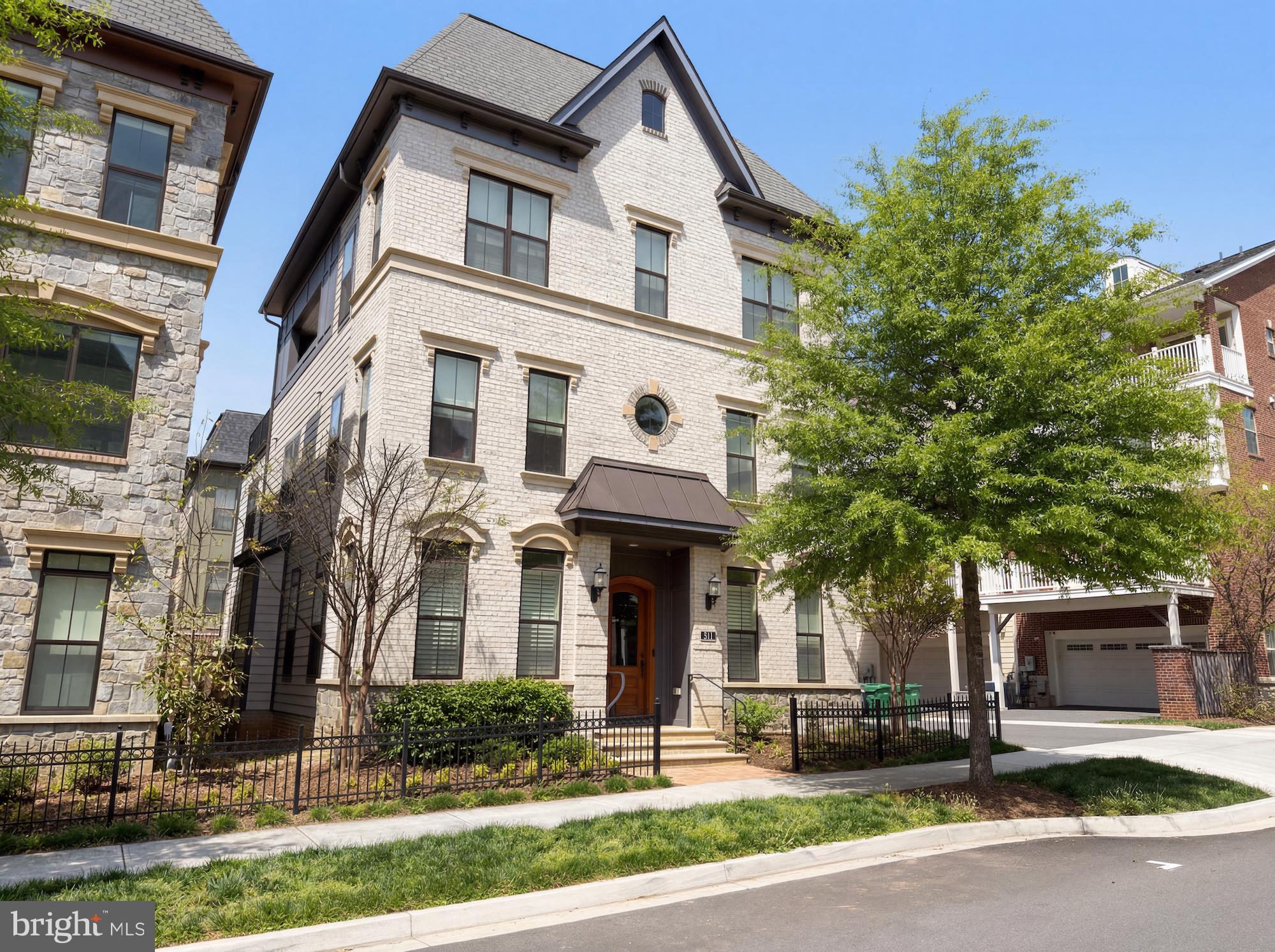 CROWN FARM - Residential