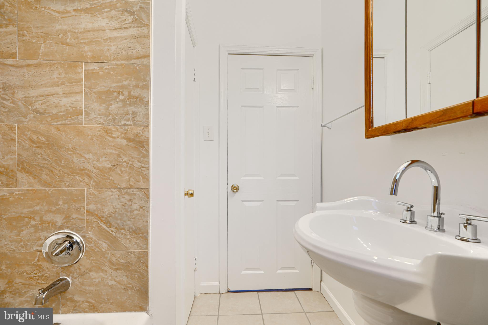 ESSEX - Residential Lease