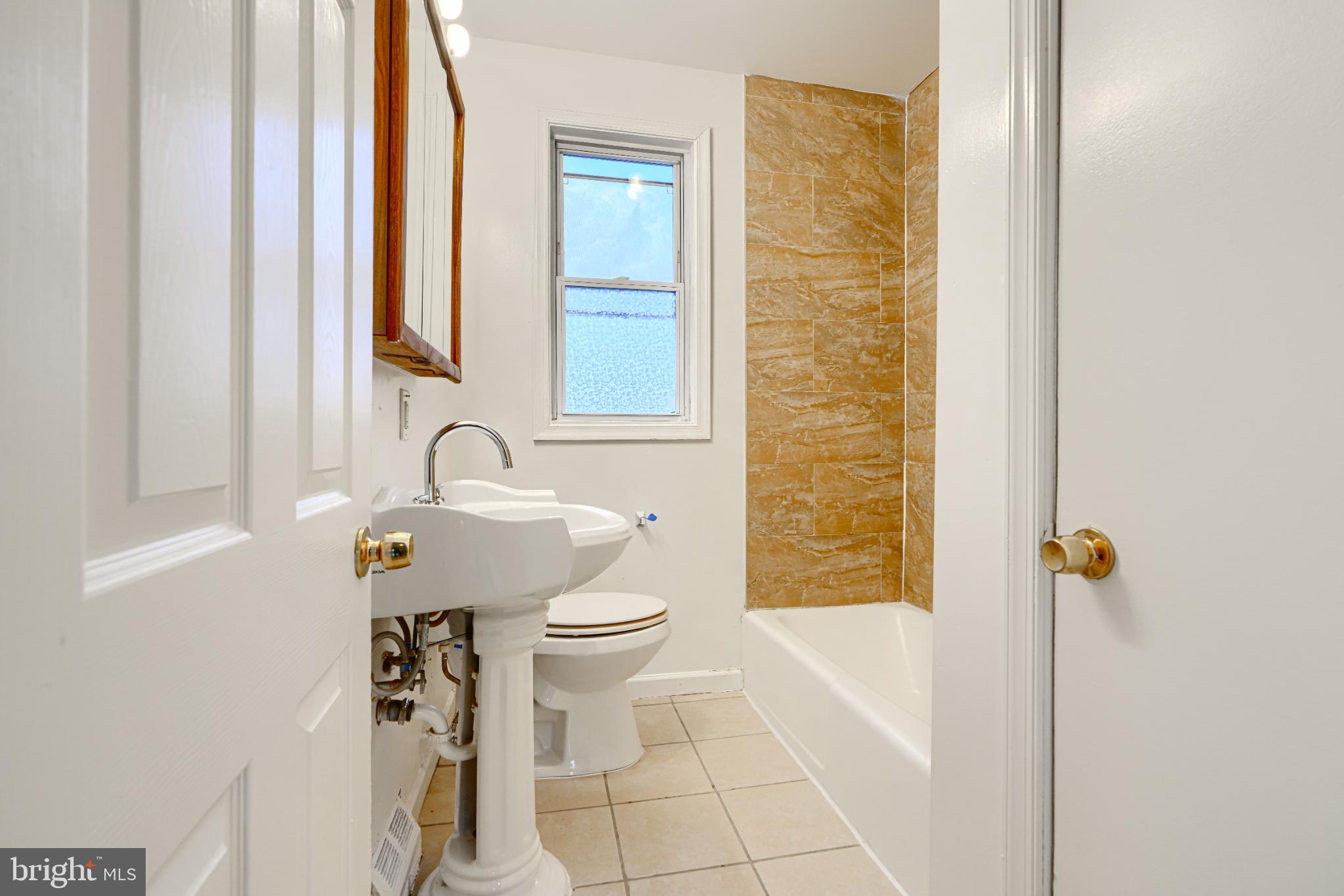 ESSEX - Residential Lease