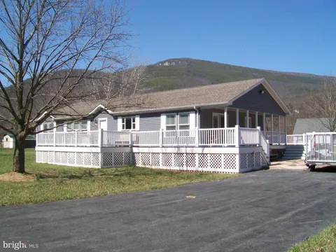 107 Trout Lane, Cabins, WV MLS: WVGT2001120
