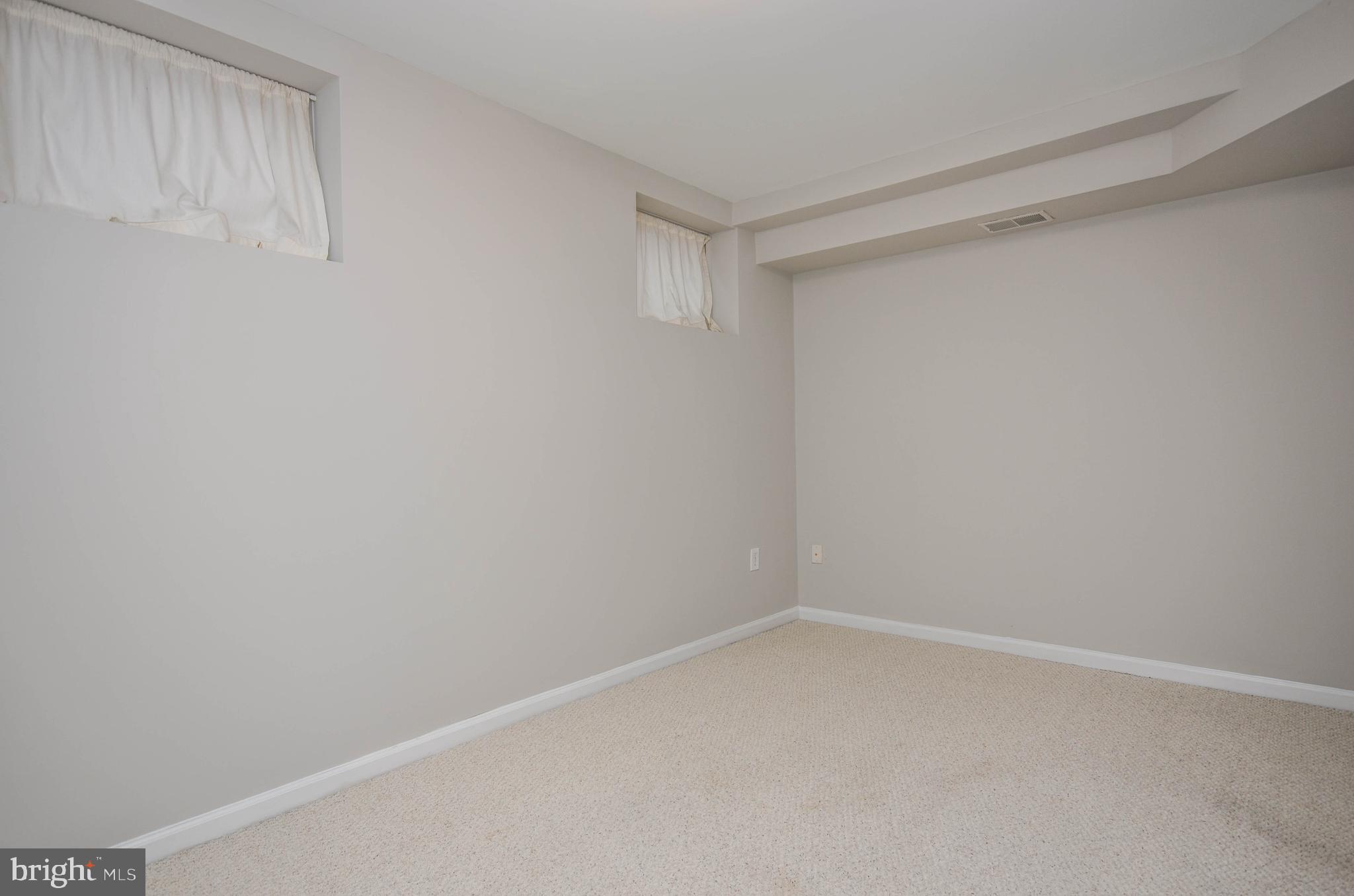 KING FARM BAILEYS COMMON - Residential Lease