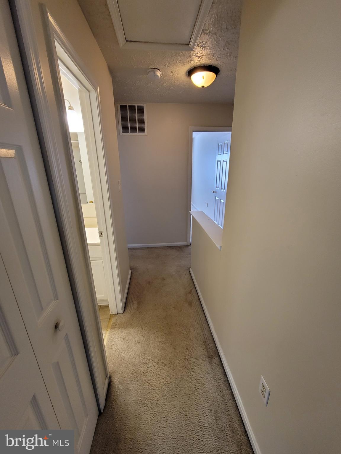 ST CHARLES HAMPSHIRE - Residential Lease