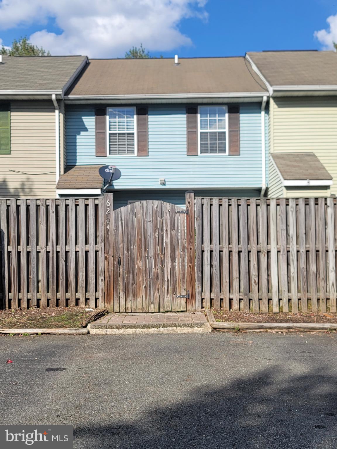 ST CHARLES HAMPSHIRE - Residential Lease