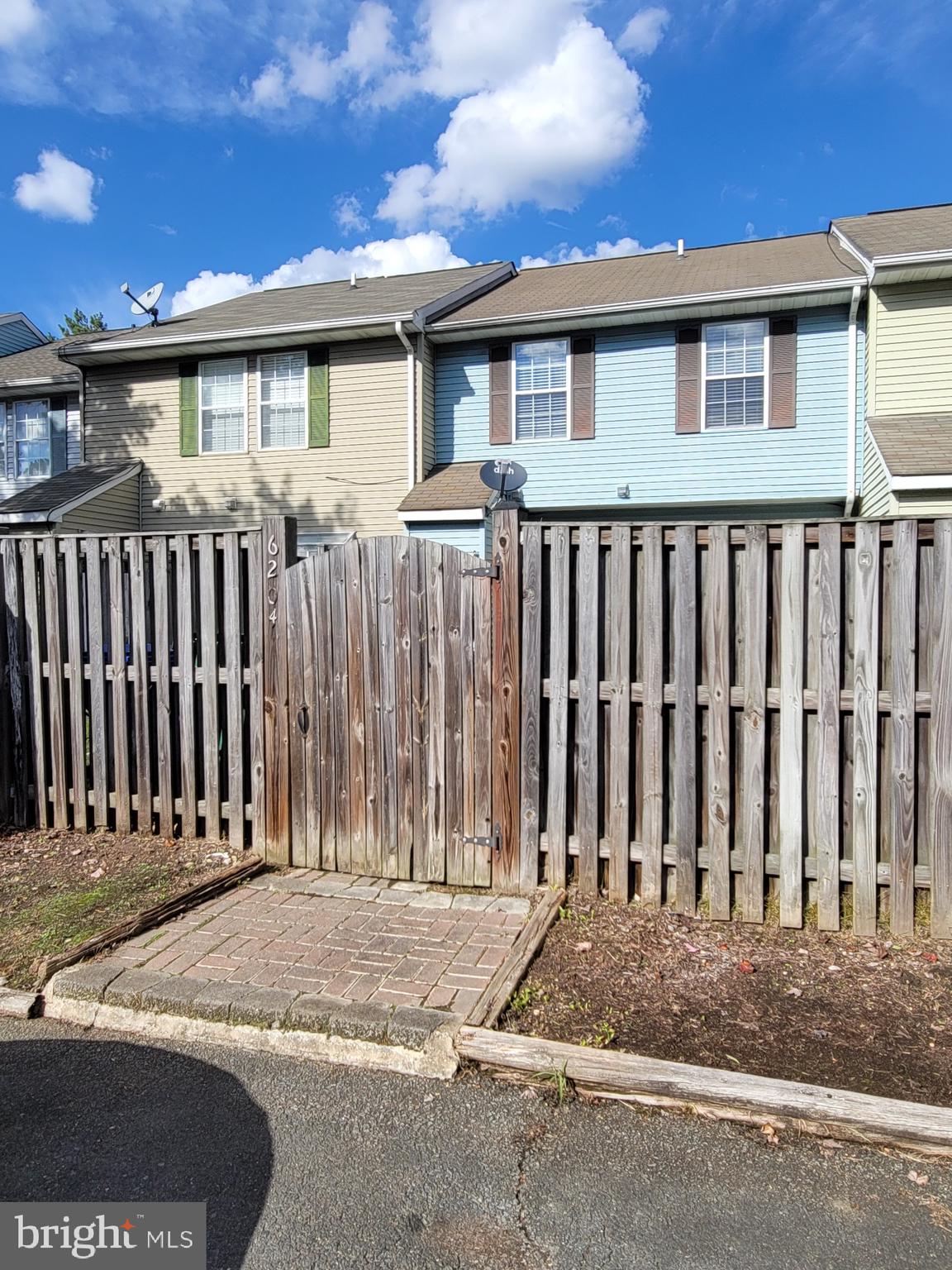 ST CHARLES HAMPSHIRE - Residential Lease