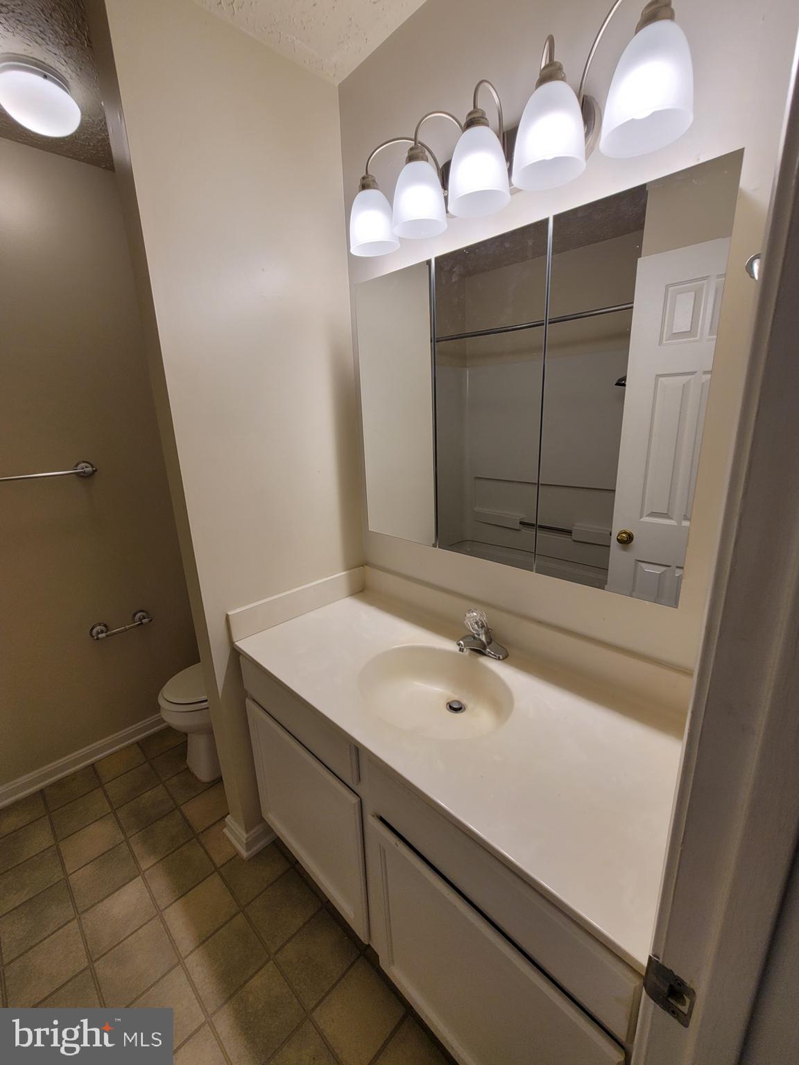 ST CHARLES HAMPSHIRE - Residential Lease