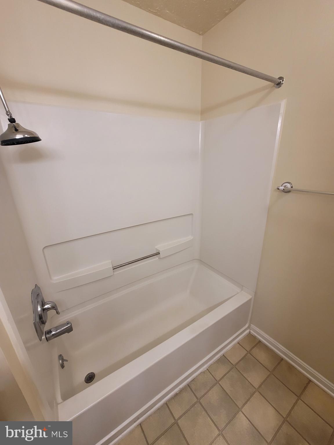 ST CHARLES HAMPSHIRE - Residential Lease