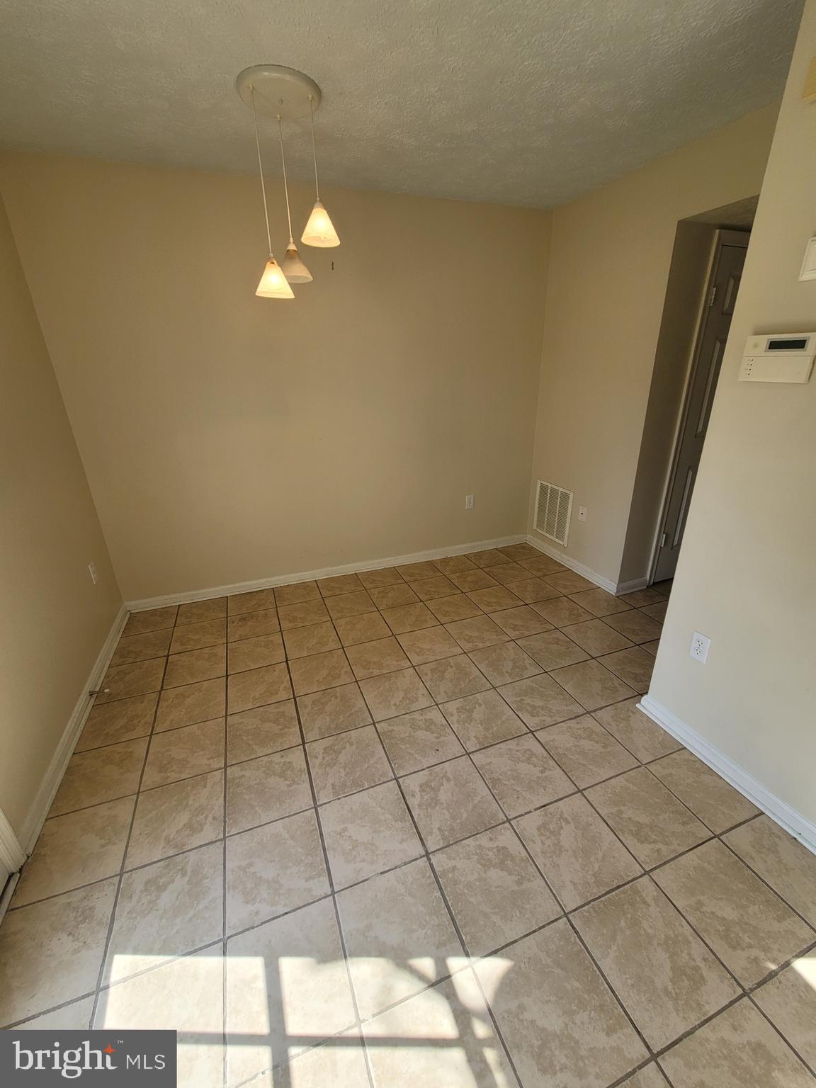 ST CHARLES HAMPSHIRE - Residential Lease