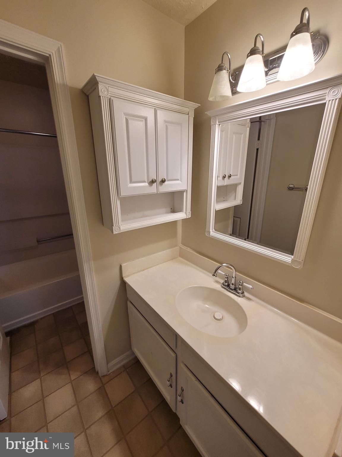 ST CHARLES HAMPSHIRE - Residential Lease