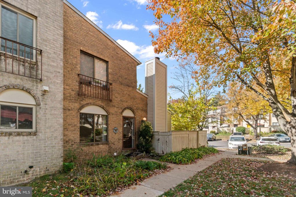 Photo of 20205 Gentle Way, GAITHERSBURG, MD 20886 (MLS # MDMC2205562)