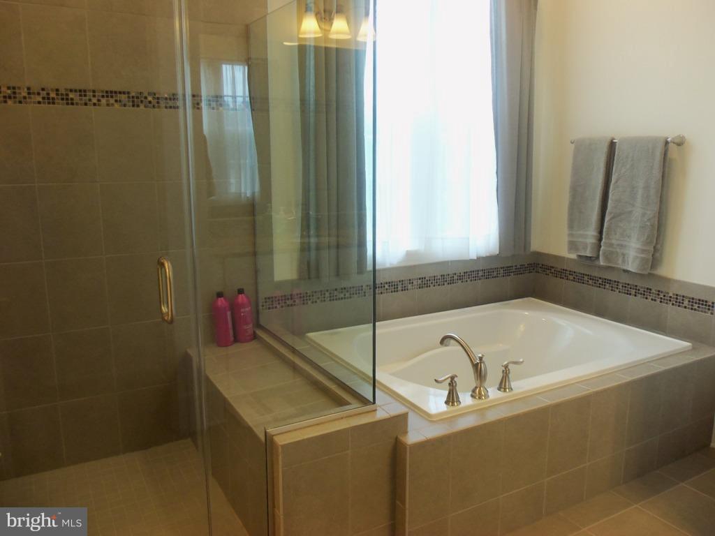 HARBOR STATION - Residential Lease