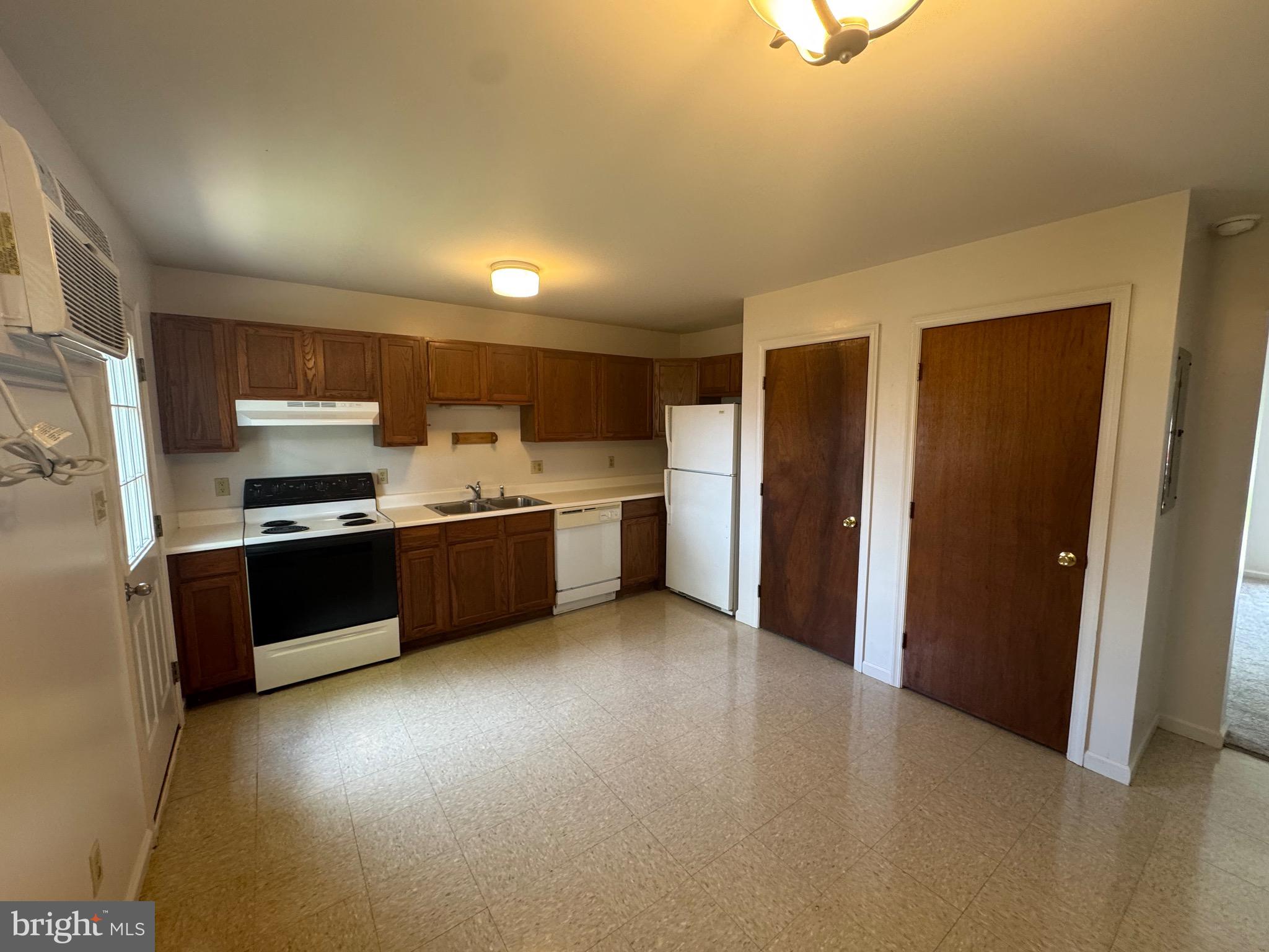 GUILFORD HILLS - Residential Lease