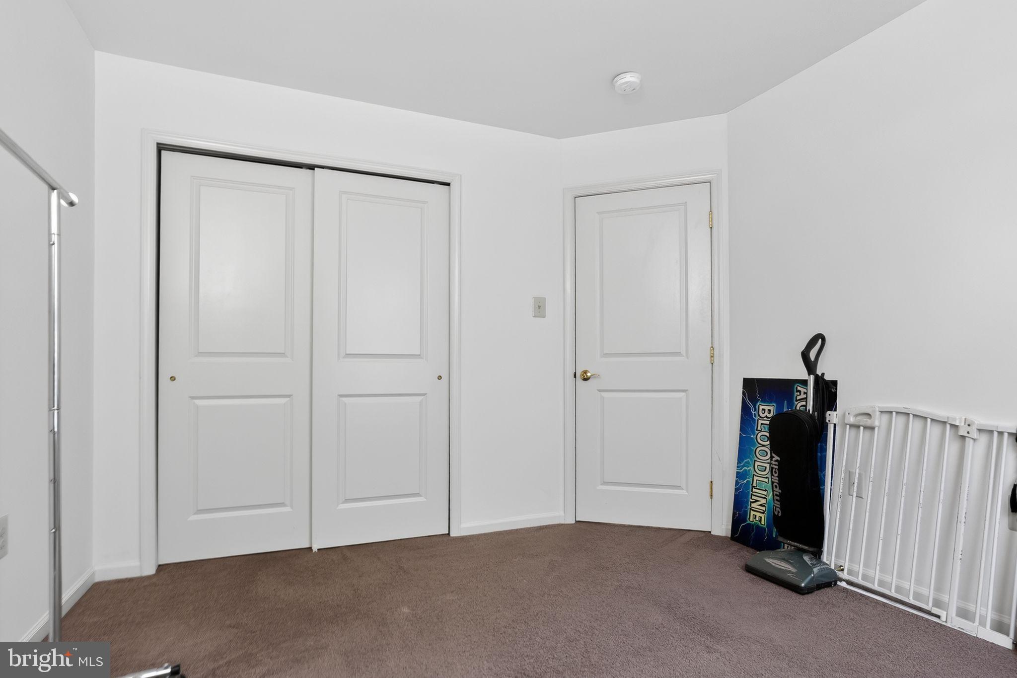 VILL AT COUNTRY VIEW - Residential