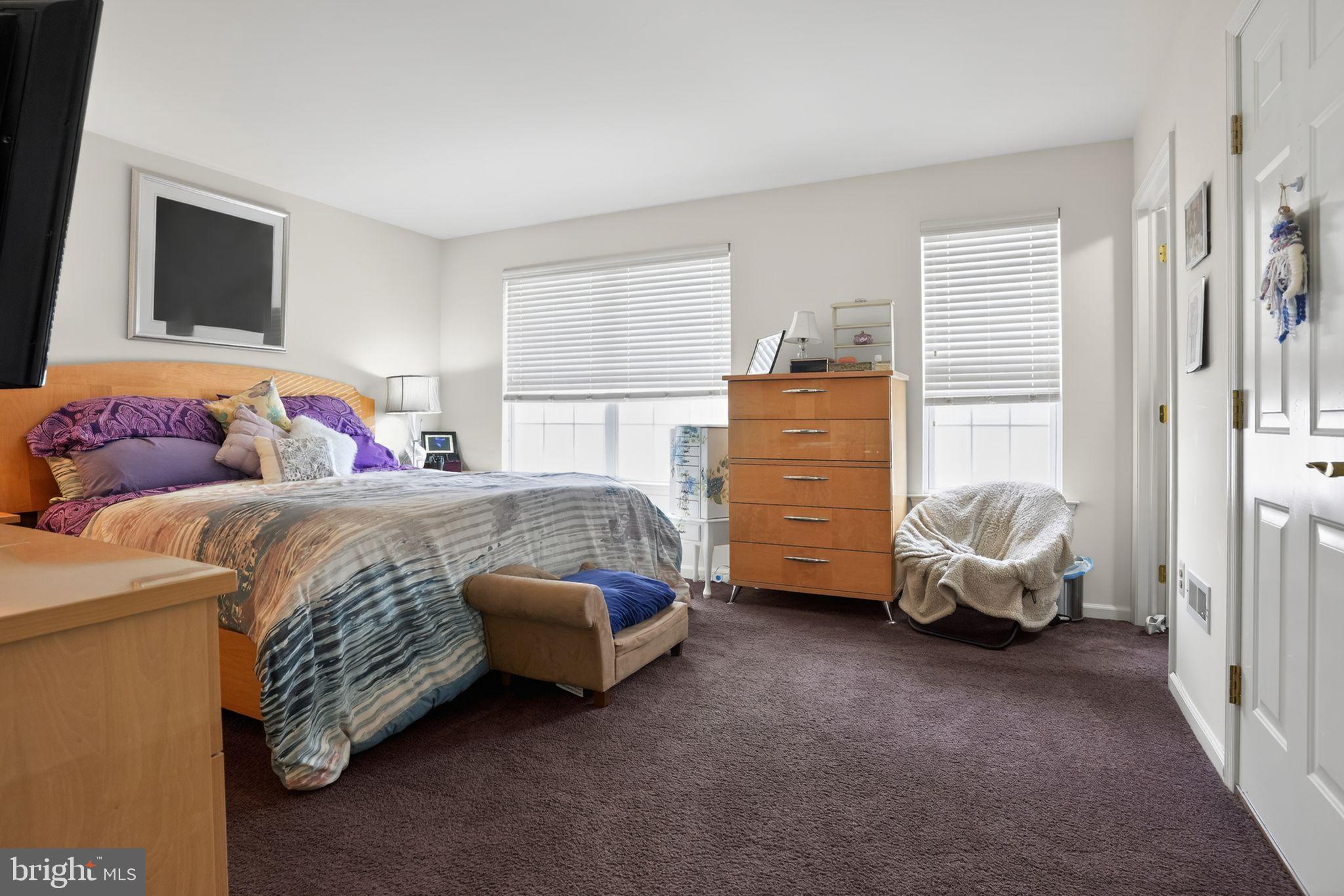 VILL AT COUNTRY VIEW - Residential