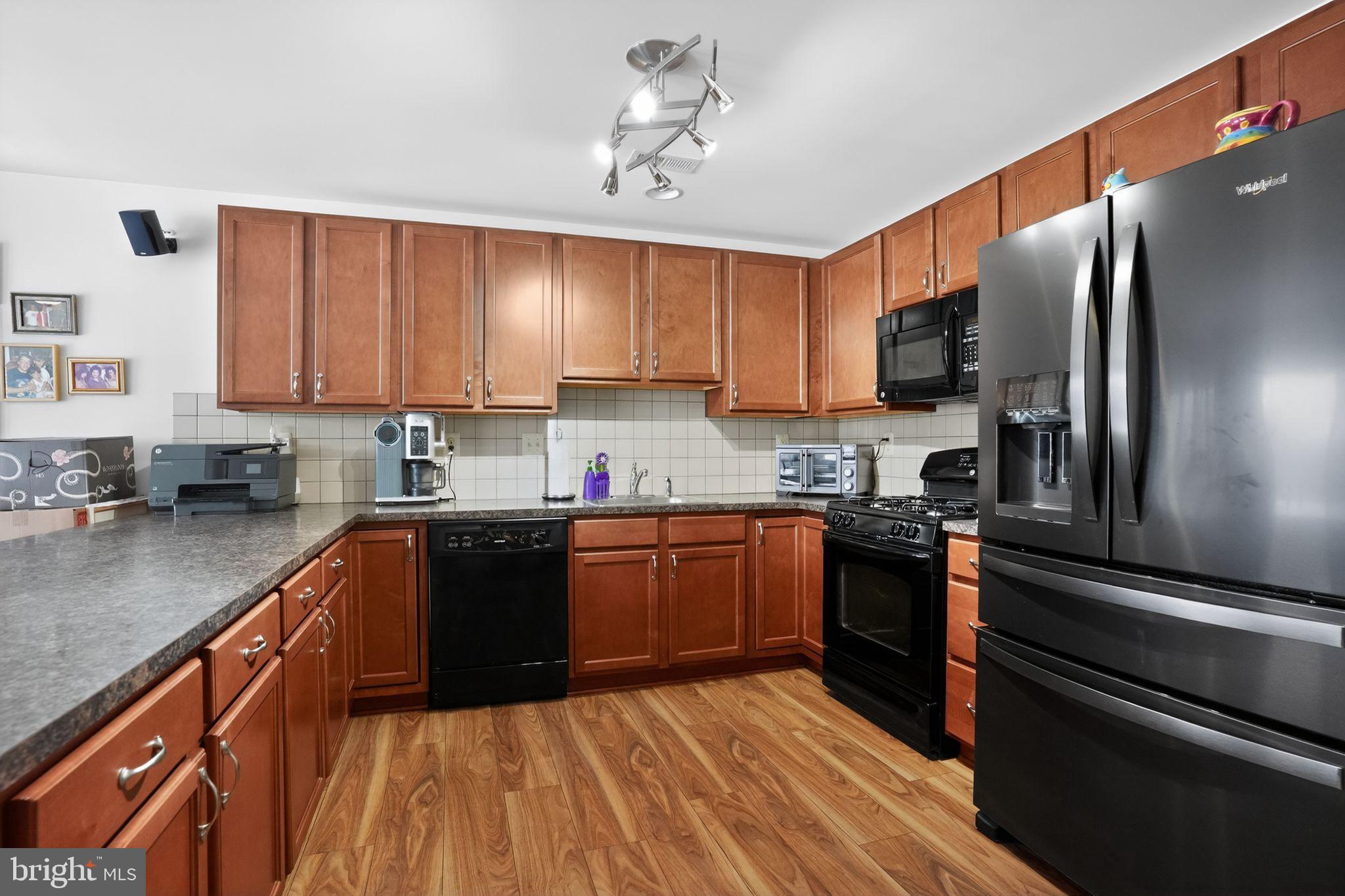 VILL AT COUNTRY VIEW - Residential