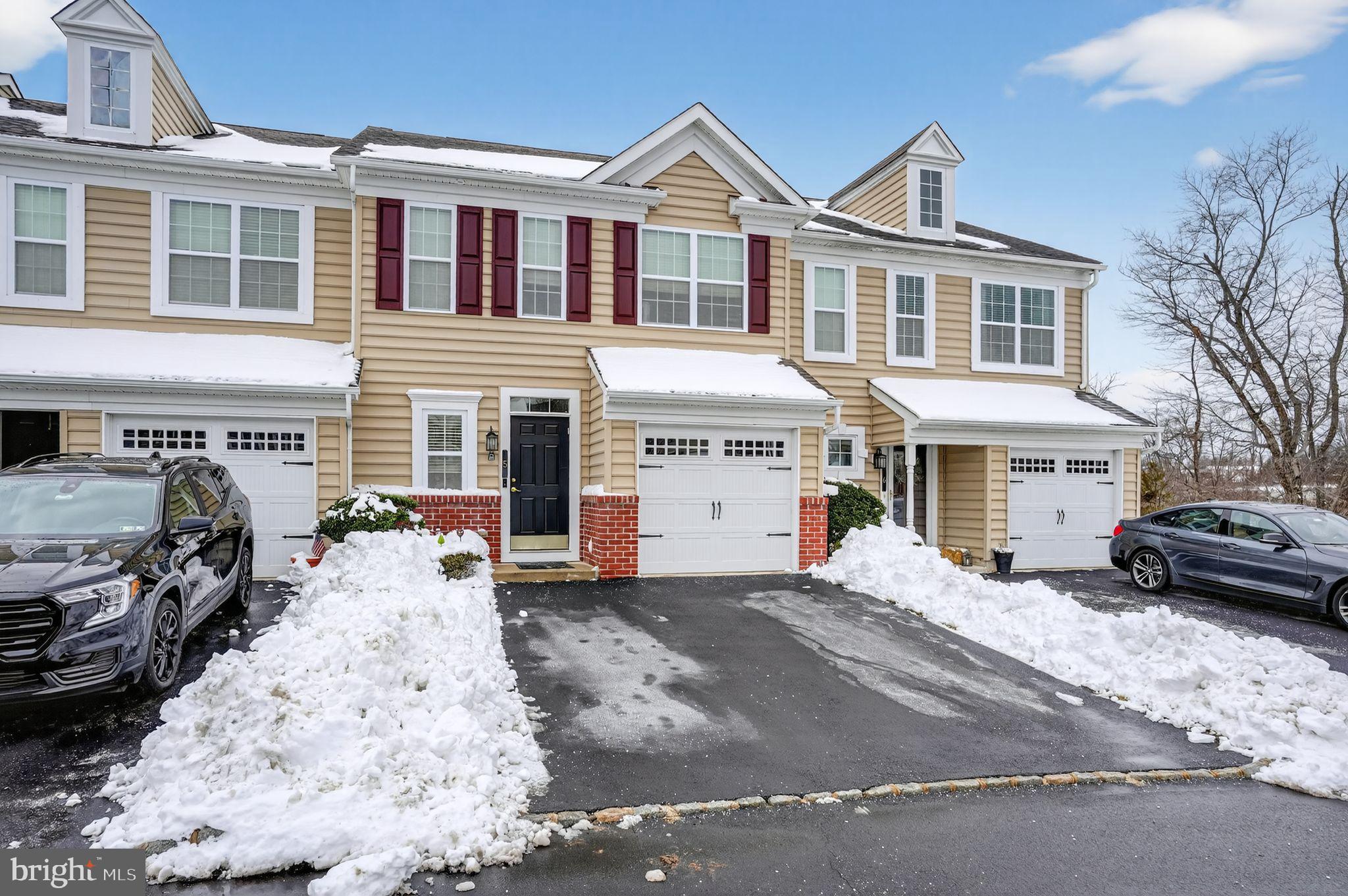 VILL AT COUNTRY VIEW - Residential