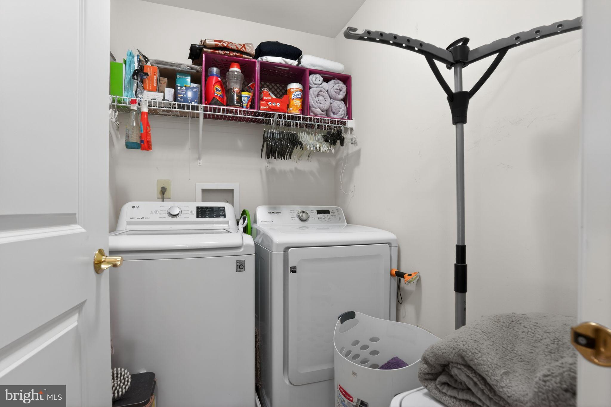 VILL AT COUNTRY VIEW - Residential