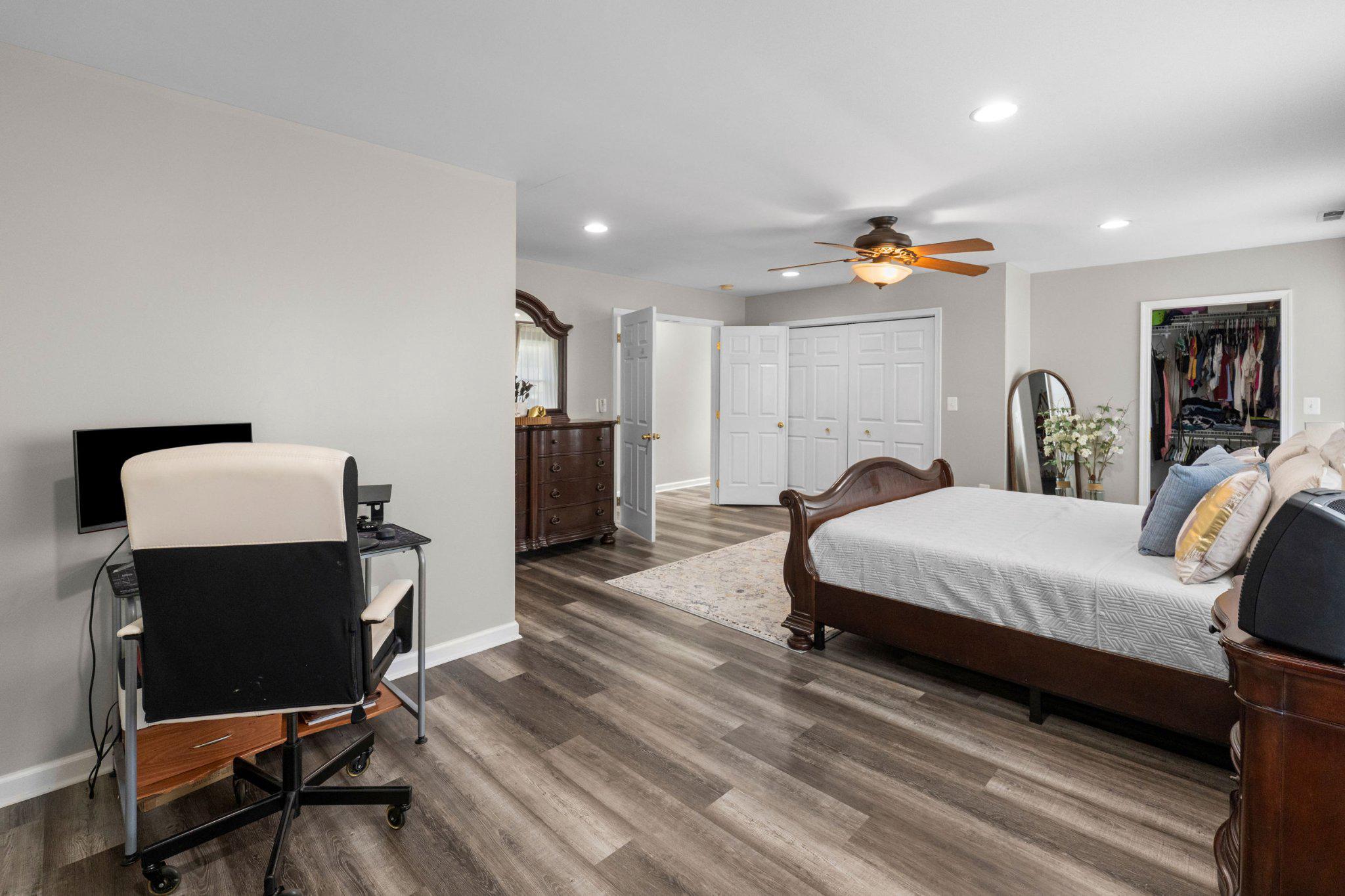 GRAY MANOR - Residential