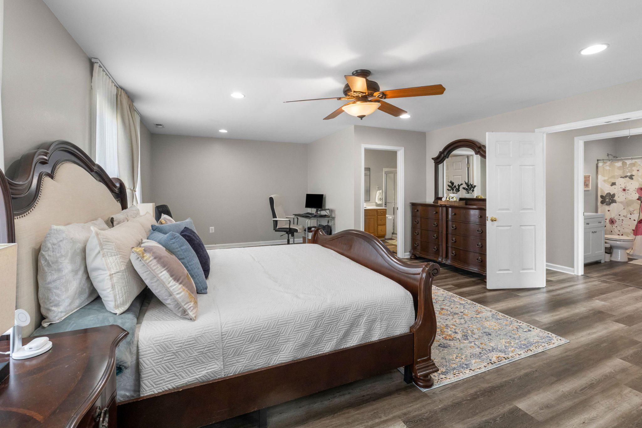 GRAY MANOR - Residential