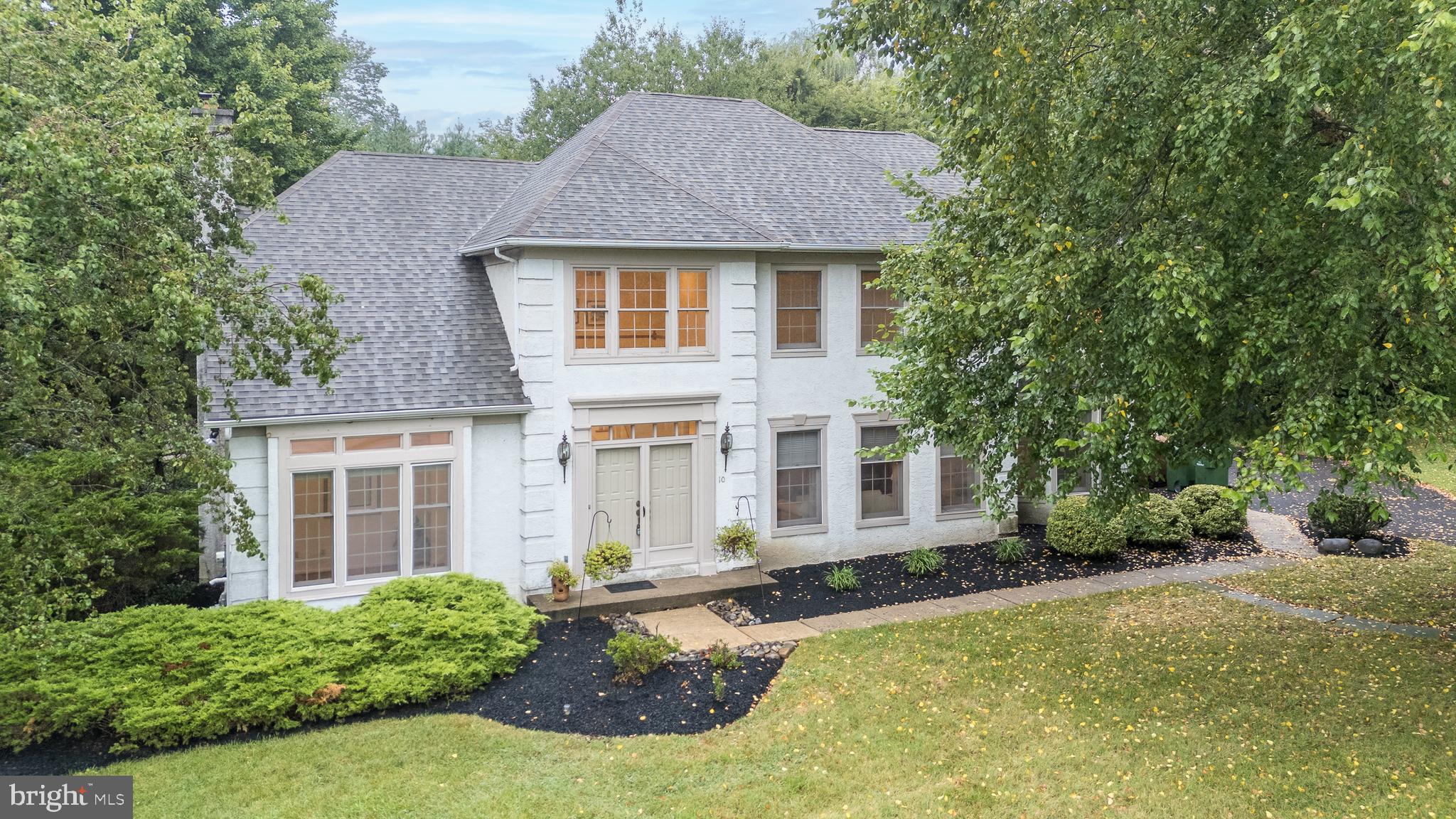 10 SHALIMAR LANE