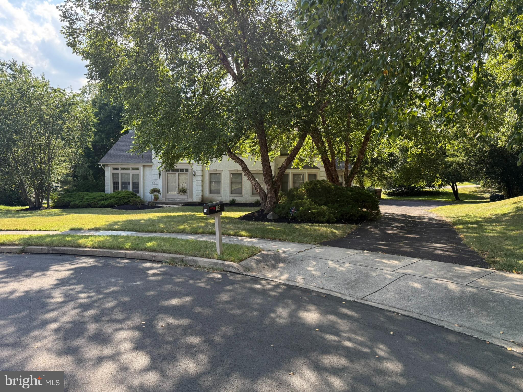 10 SHALIMAR LANE