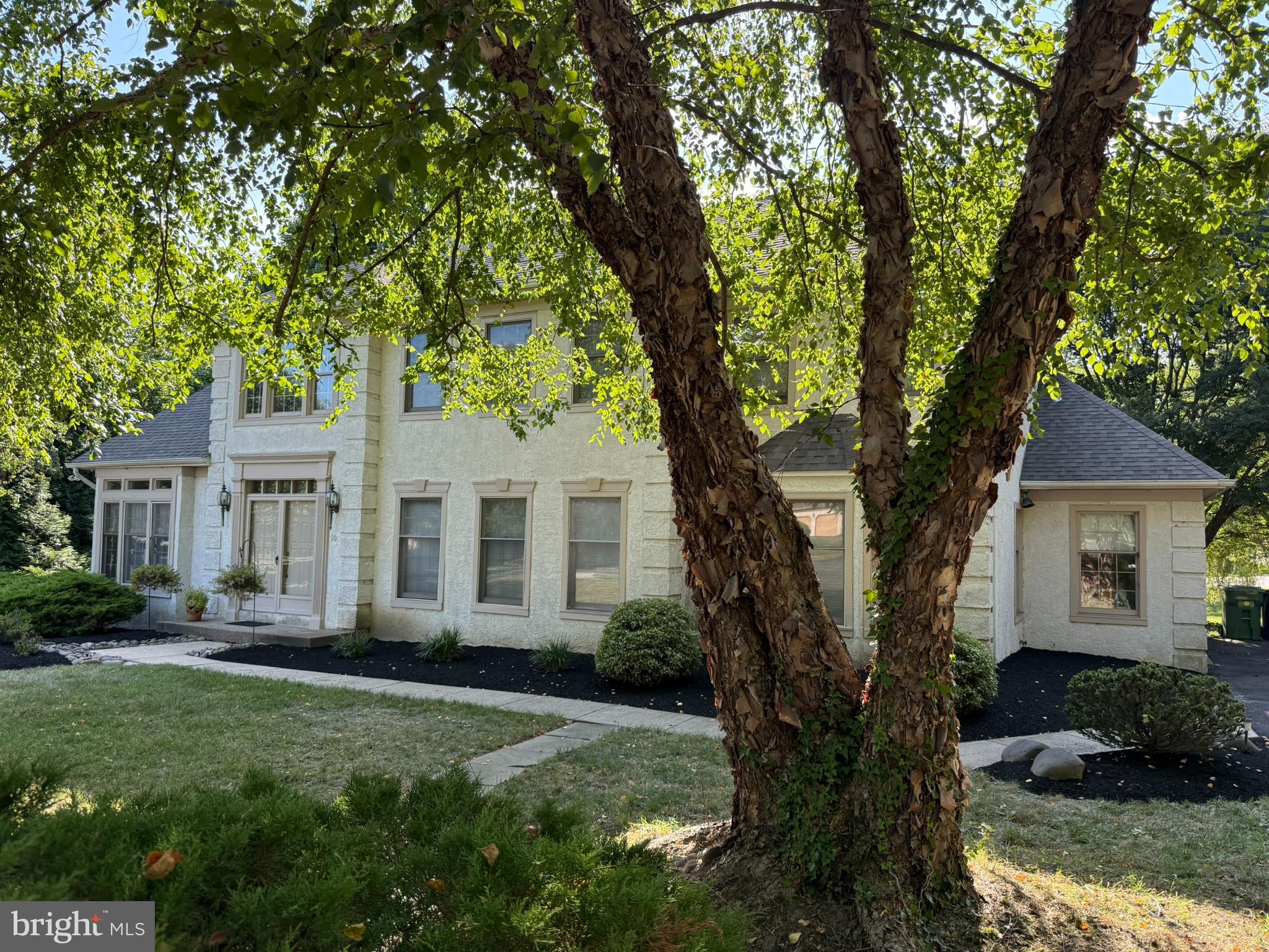10 SHALIMAR LANE