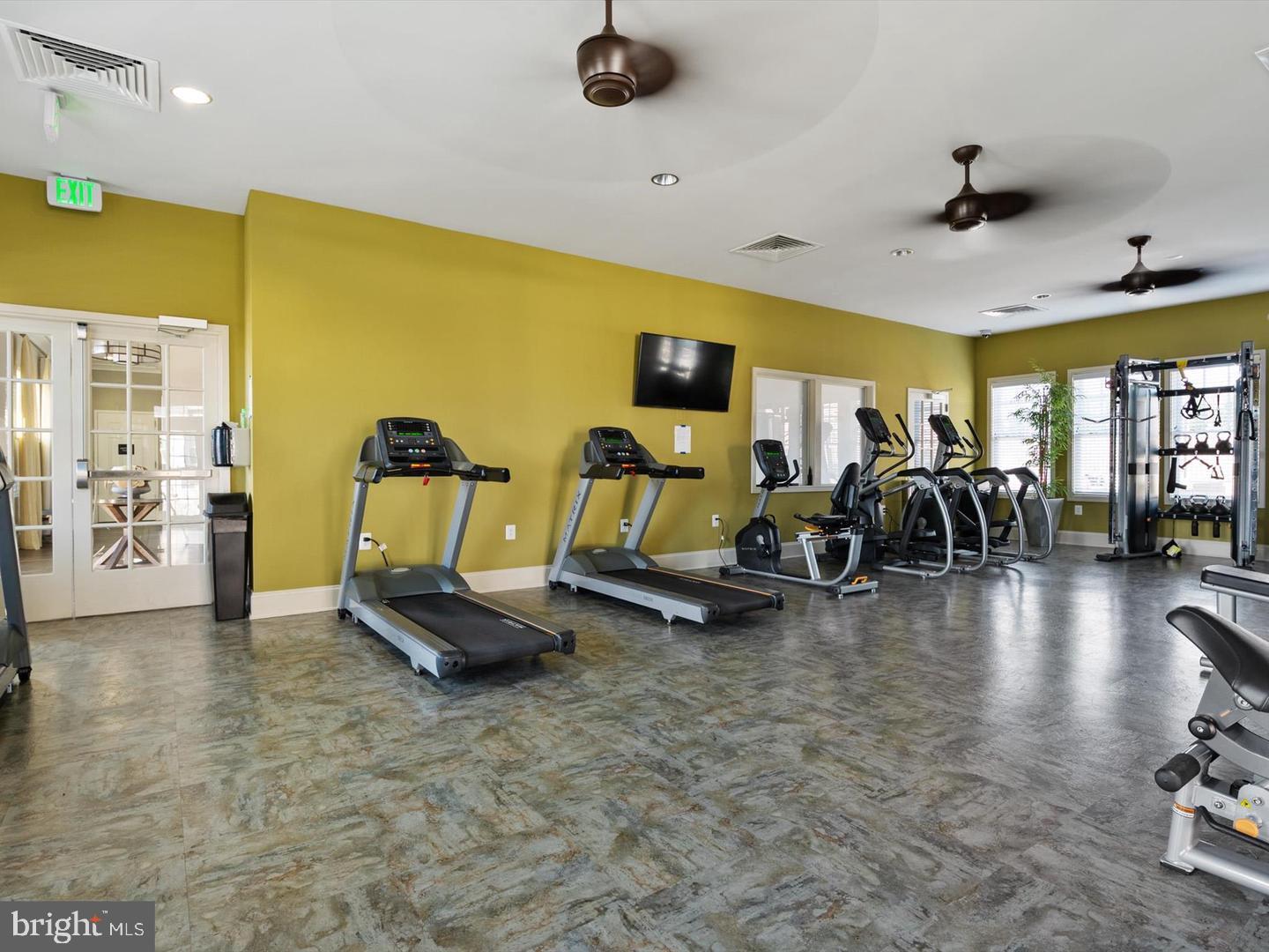 PONDVIEW - Residential