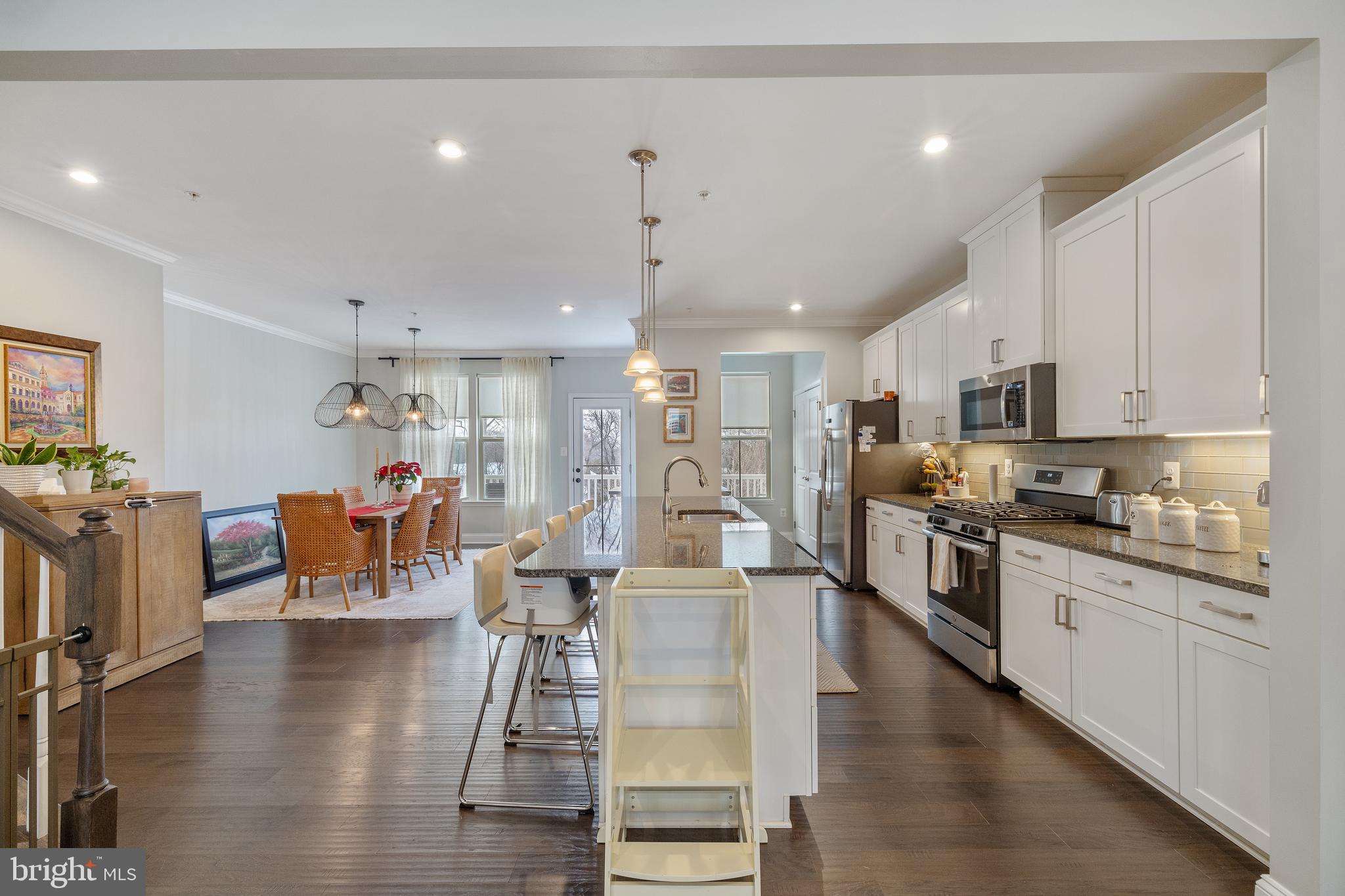 PONDVIEW - Residential