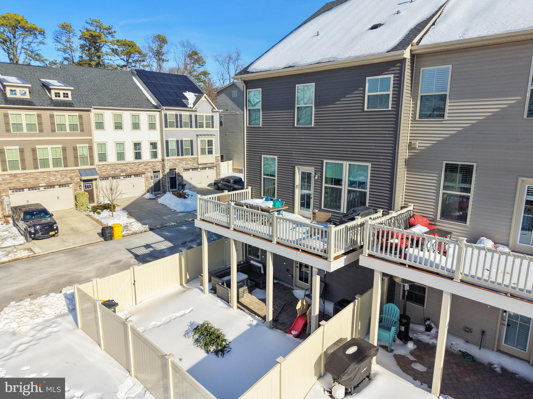 PONDVIEW - Residential