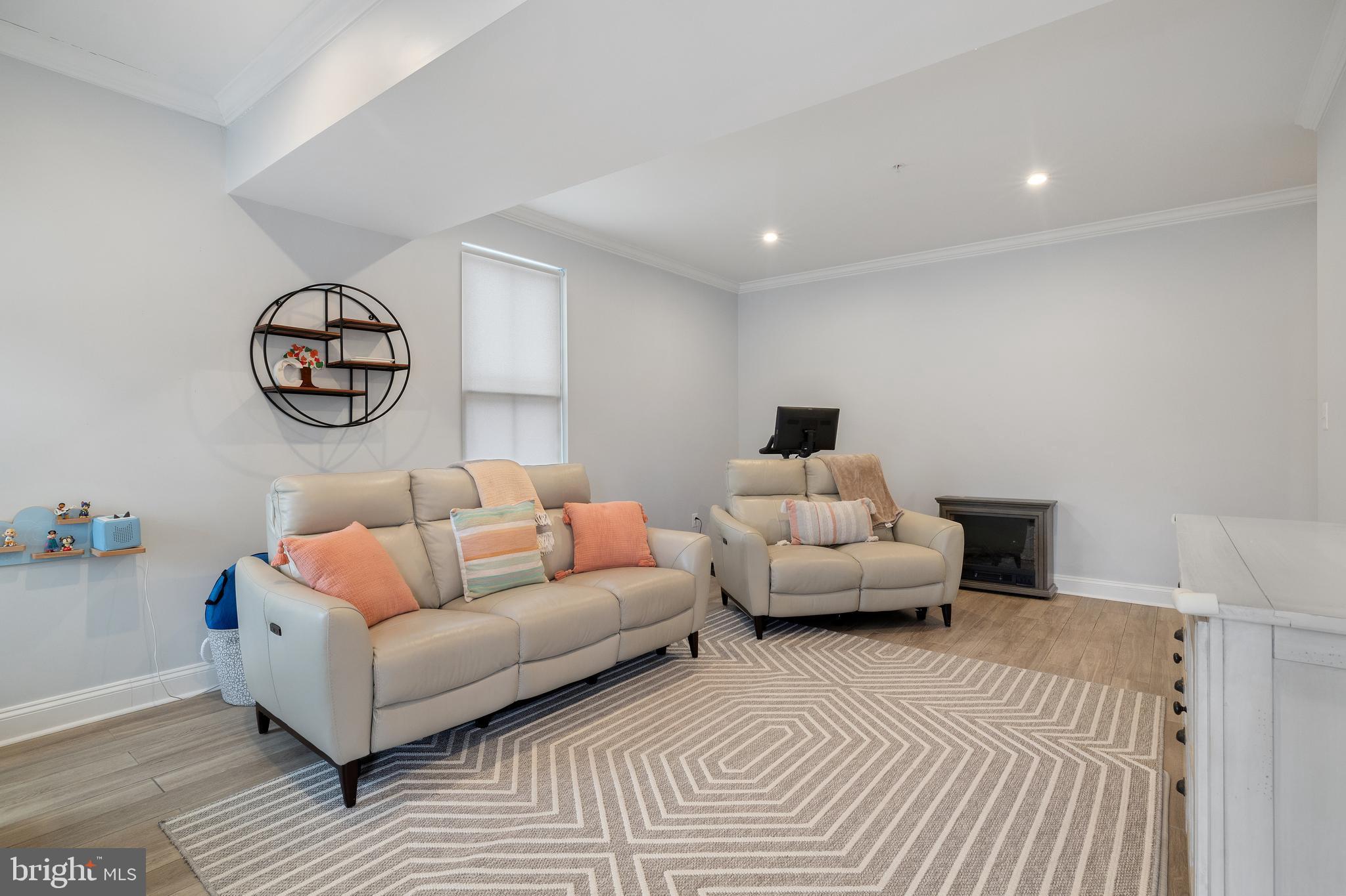 PONDVIEW - Residential