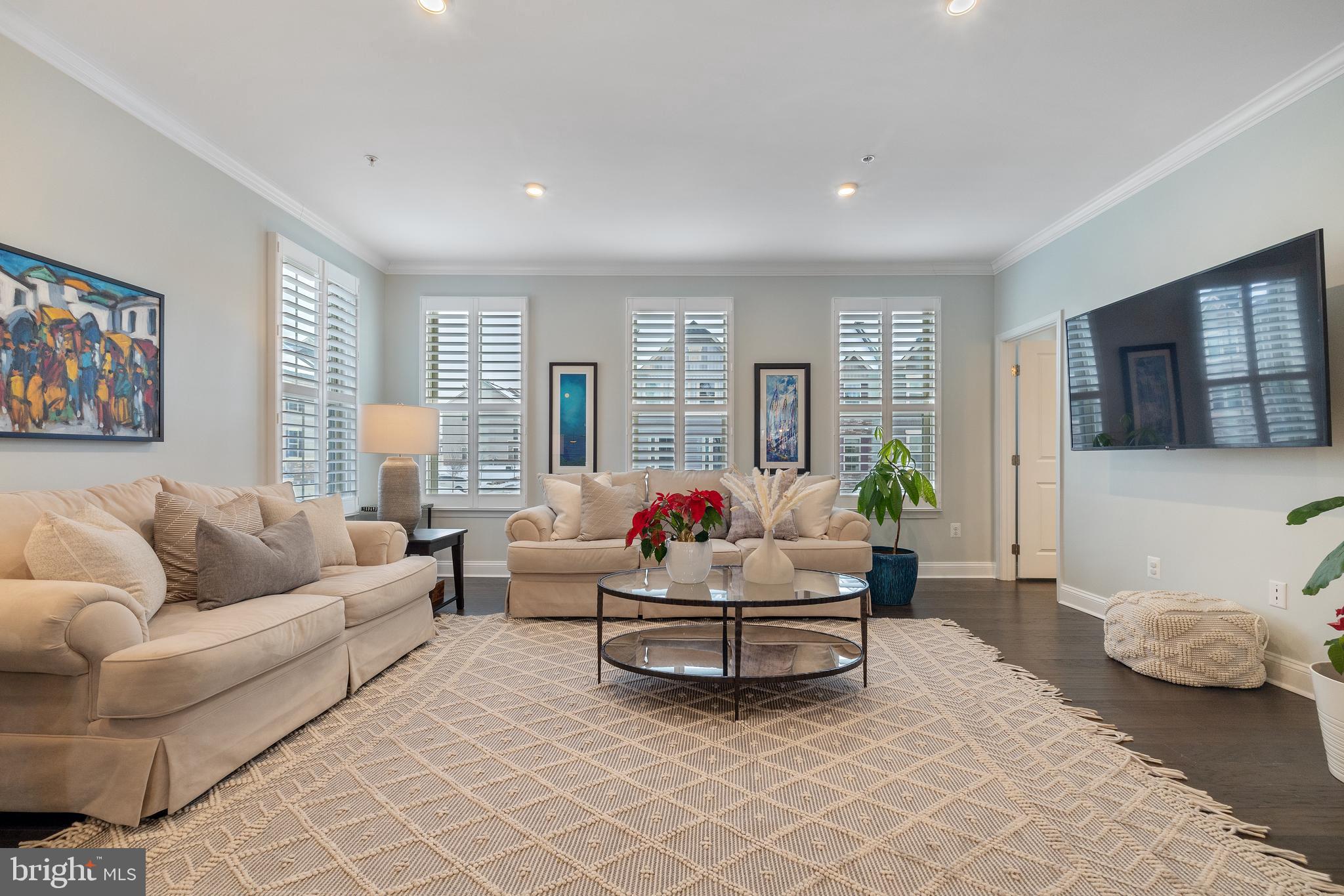 PONDVIEW - Residential