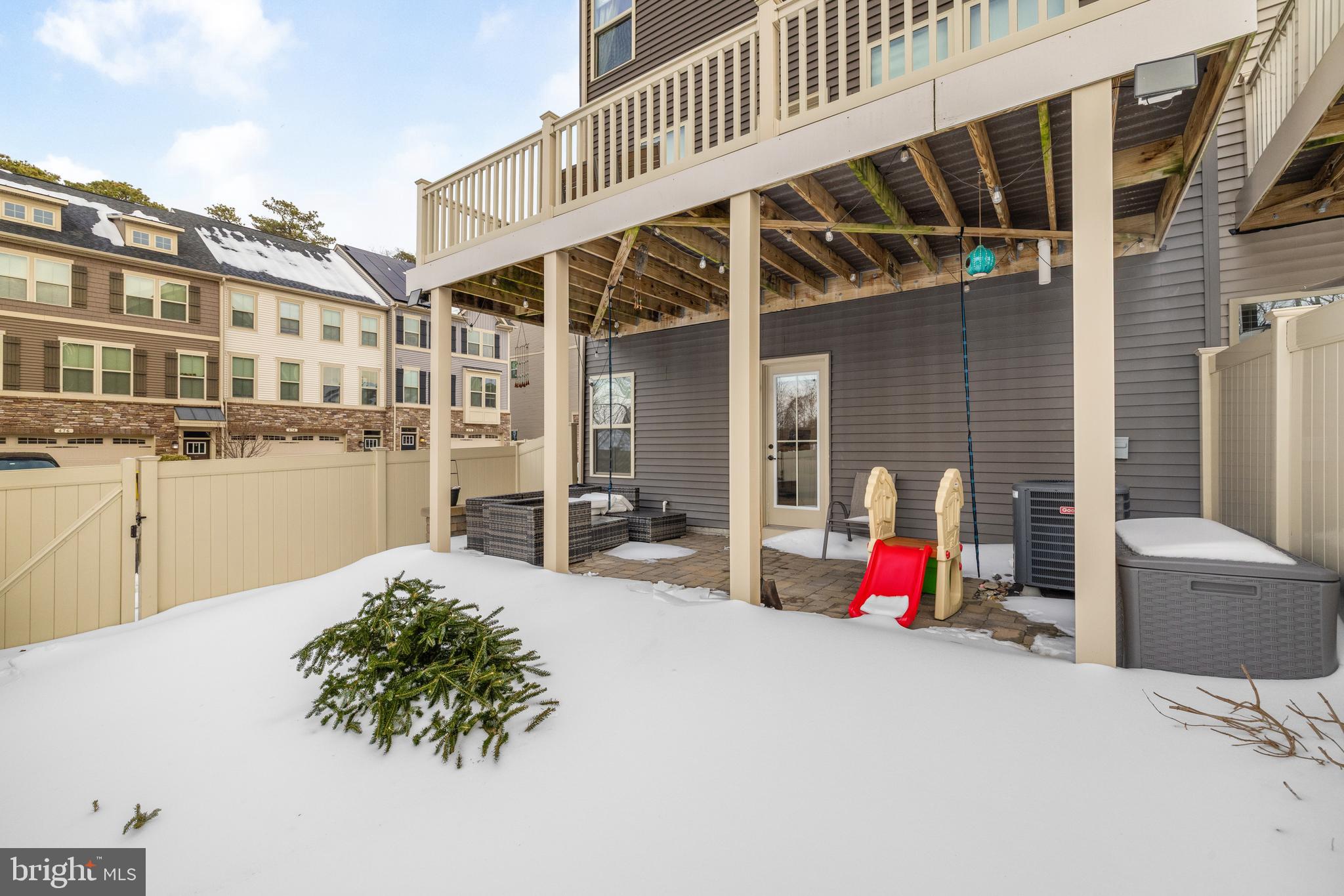 PONDVIEW - Residential