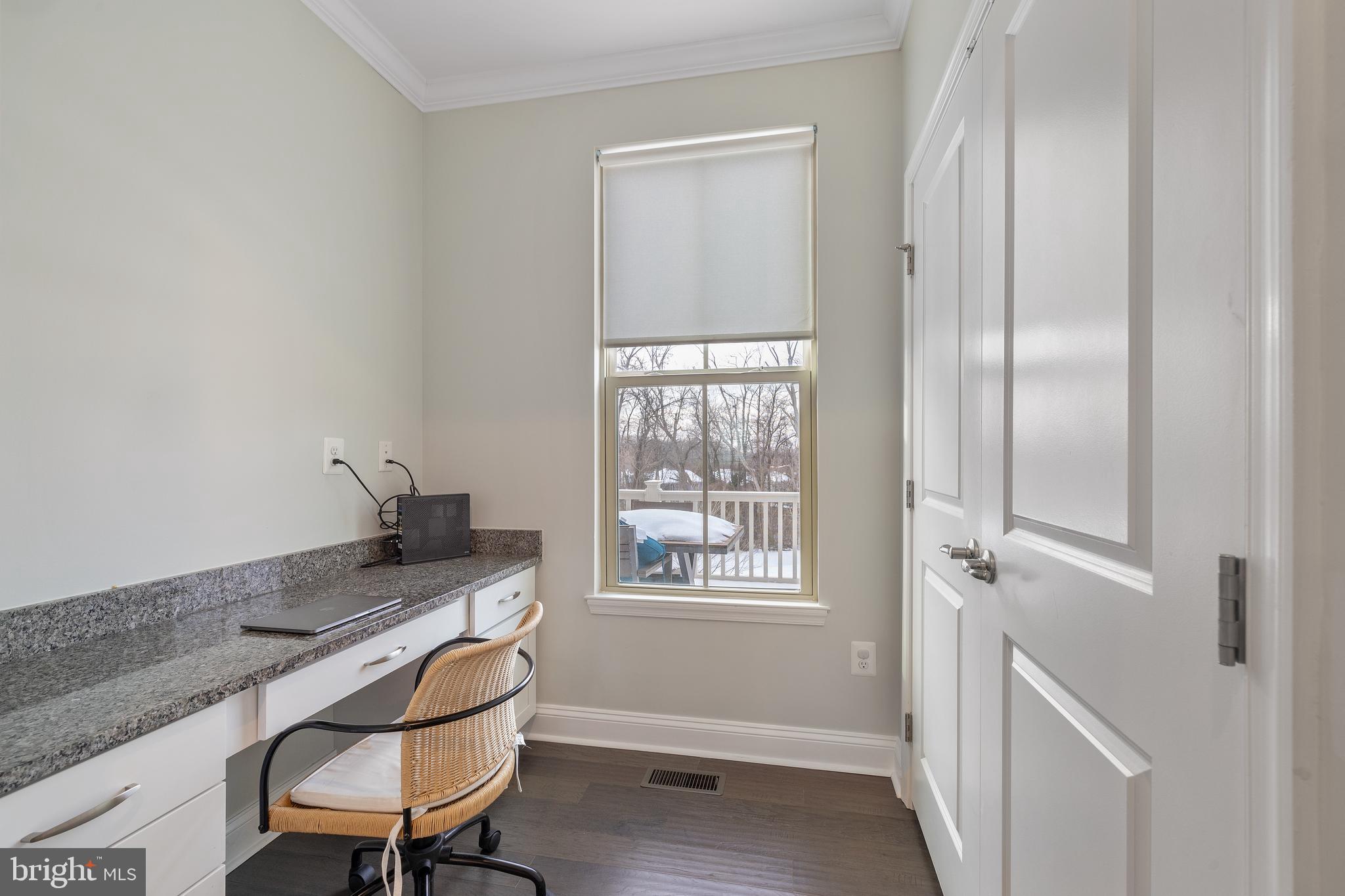 PONDVIEW - Residential