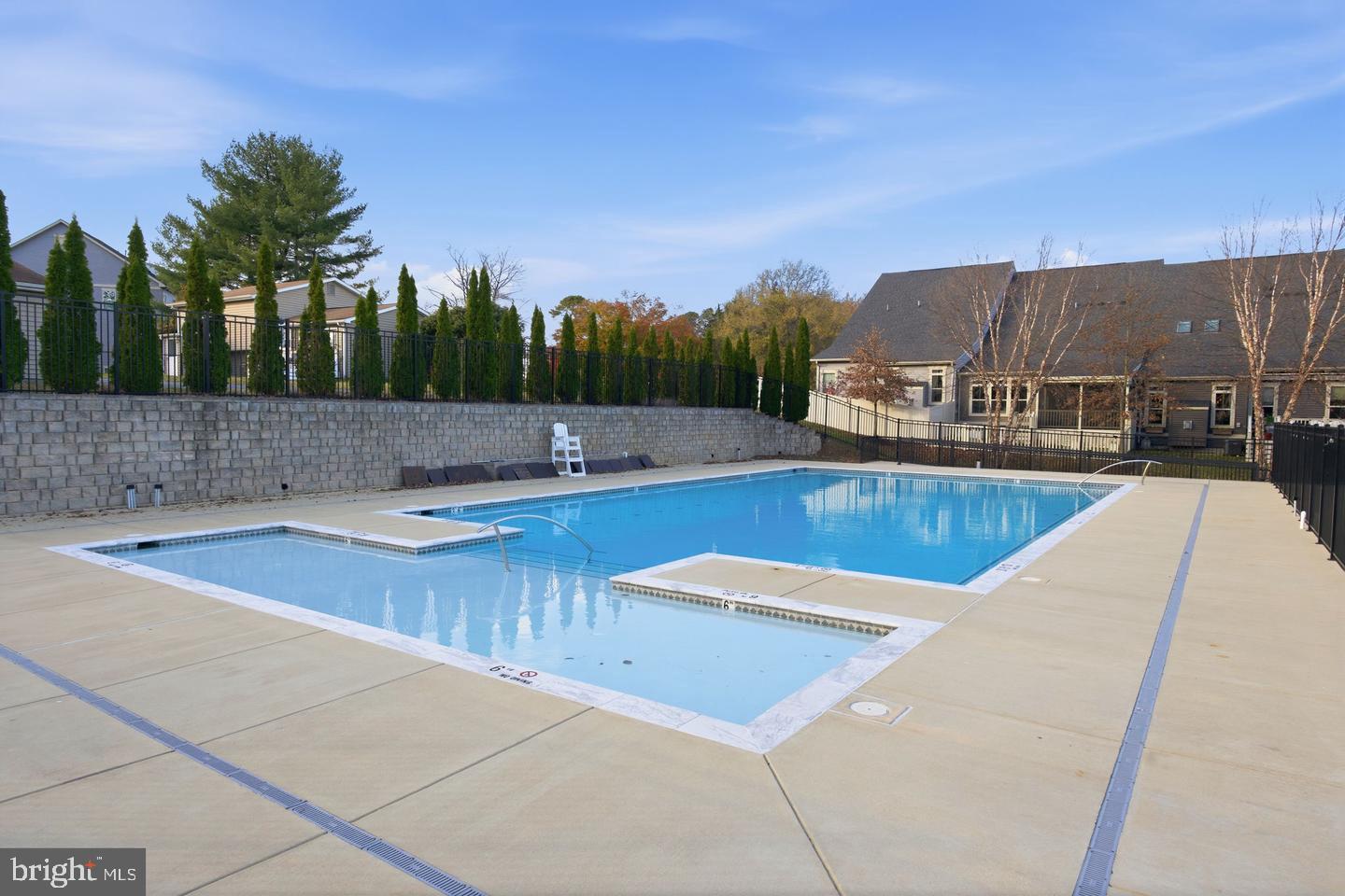 PONDVIEW - Residential