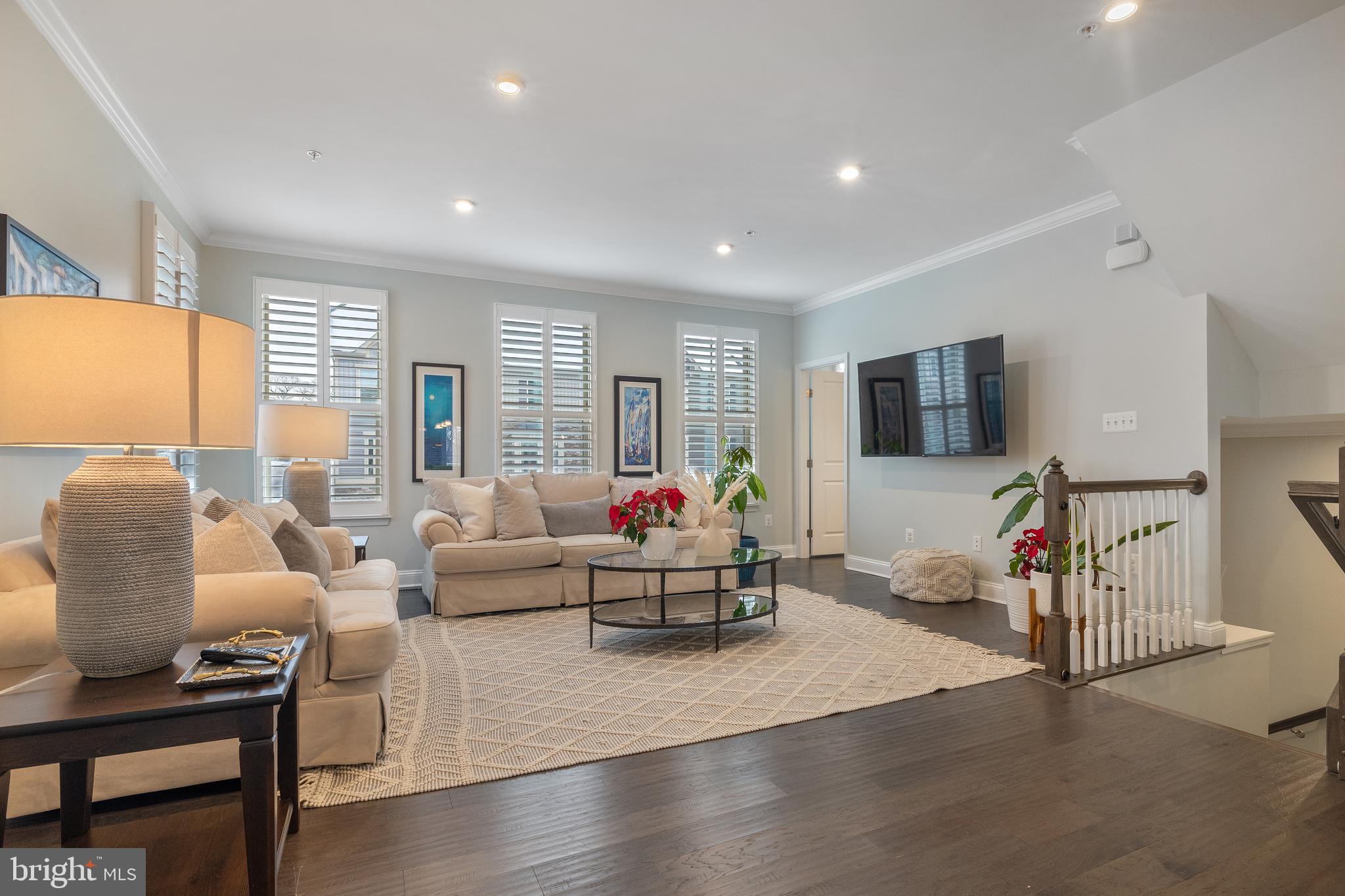 PONDVIEW - Residential