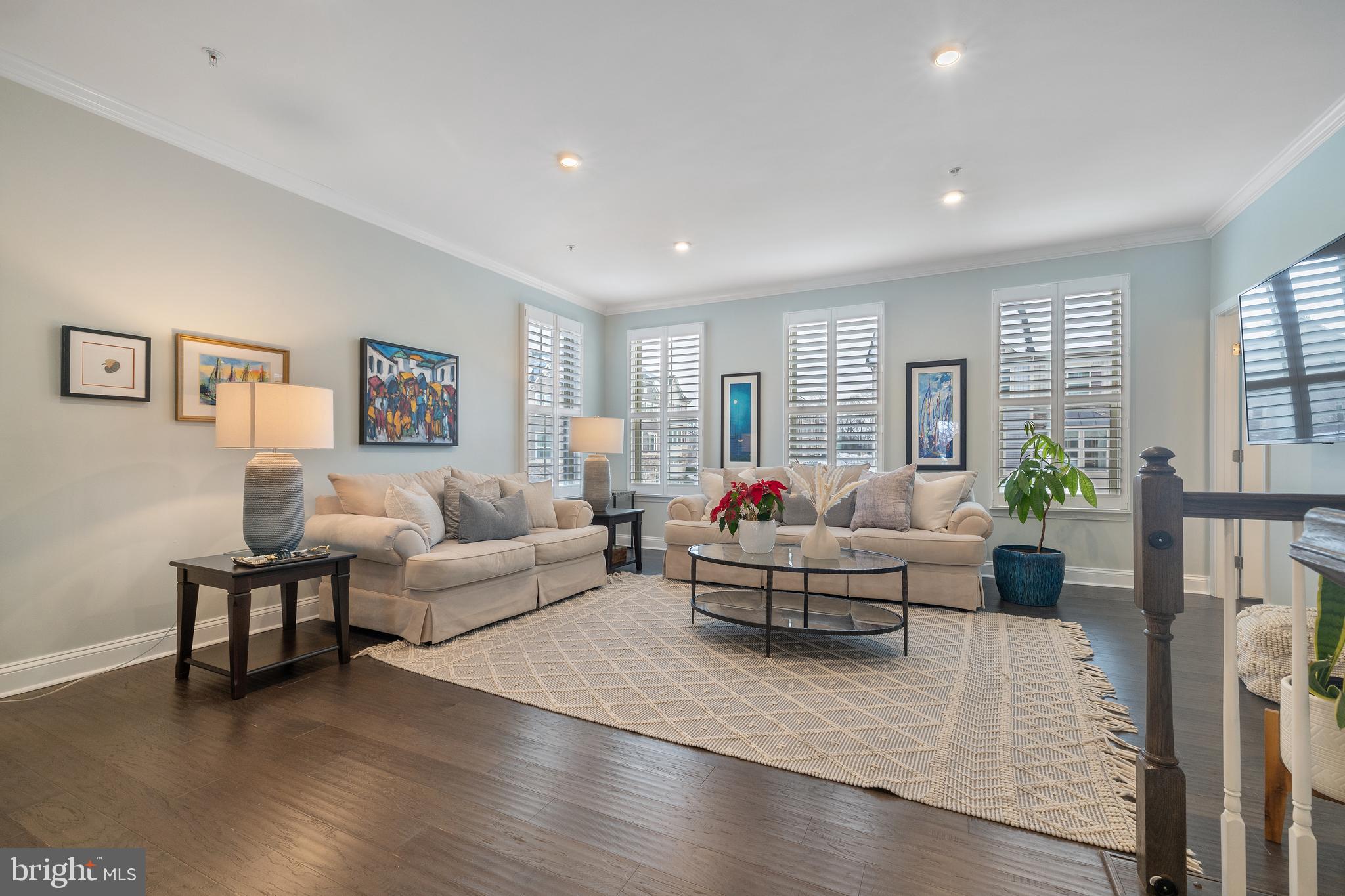 PONDVIEW - Residential