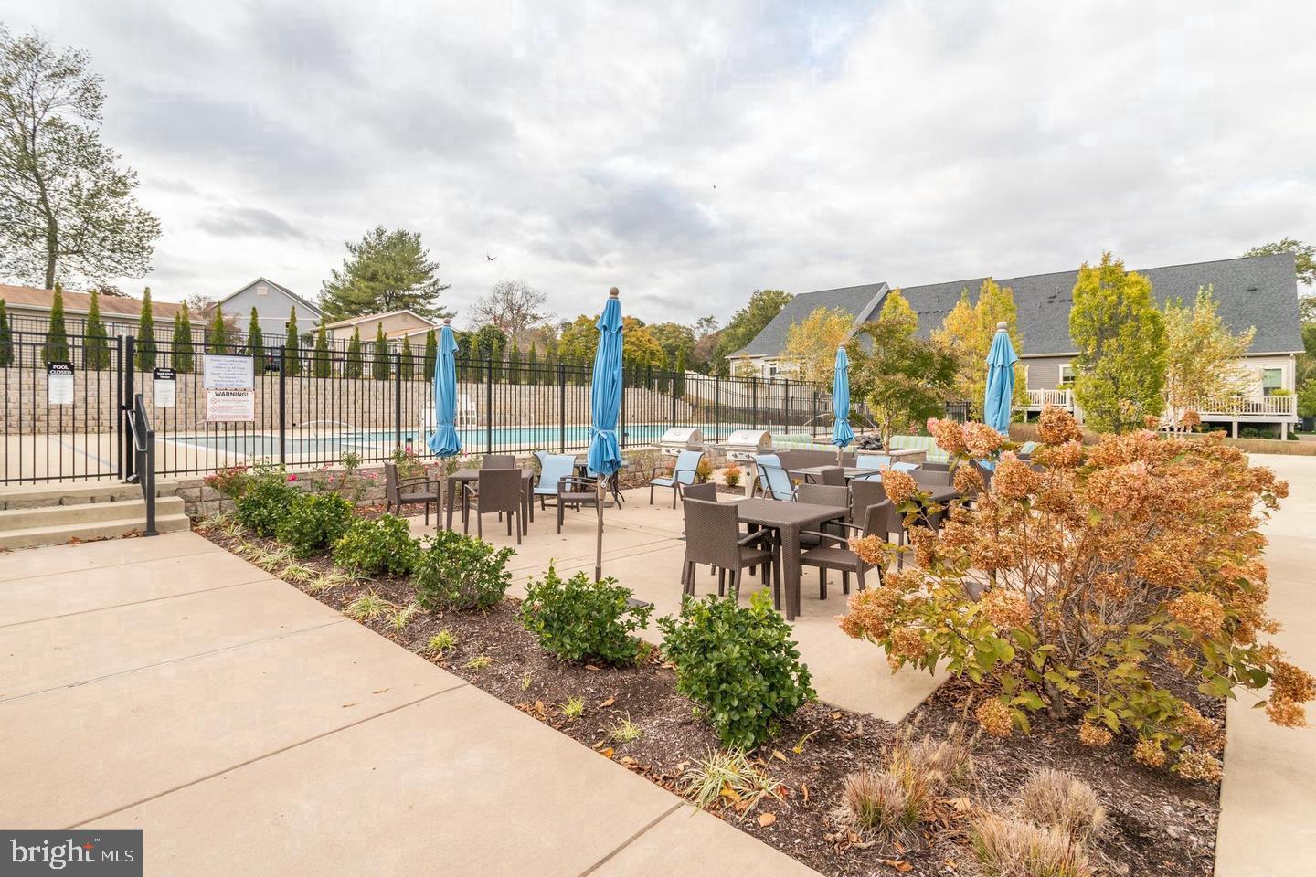 PONDVIEW - Residential