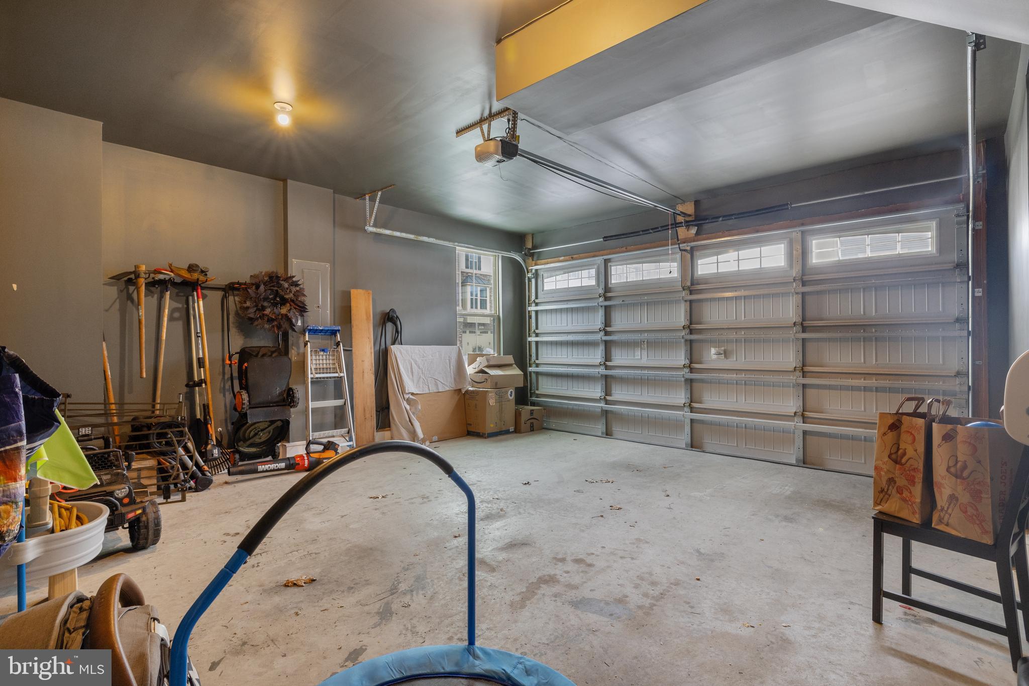 PONDVIEW - Residential