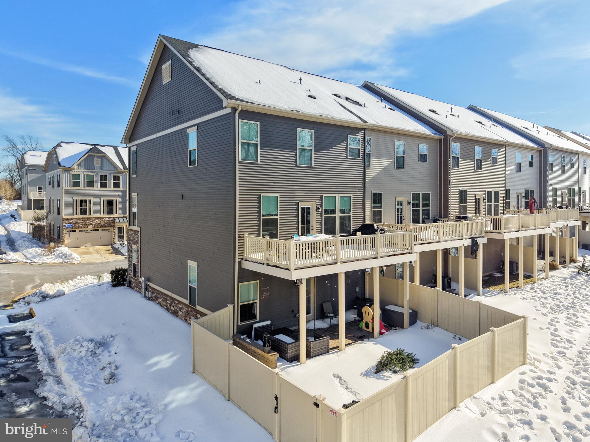 PONDVIEW - Residential