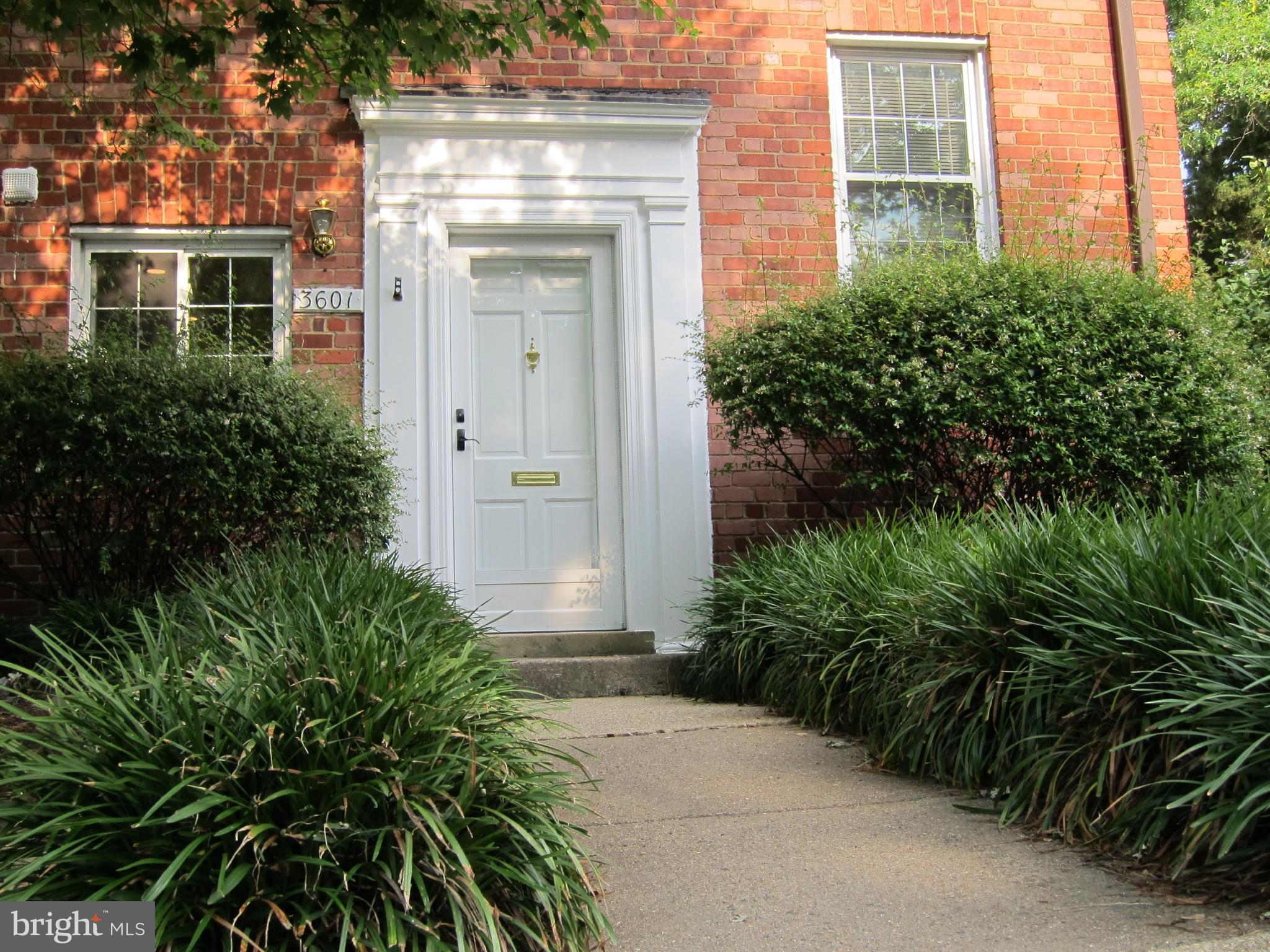 Location, charm AND convenience. FABULOUS END UNIT in Parkfairfax in EXCELLENT CONDITION! Easy parking in cul-de-sac. One block to ped bridge to Shirlington shops, dining, theater, library and more. Washer/dryer on bedroom level; 7 minutes to Pentagon. Beautiful hardwood floors, gorgeous kitchen with stainless steel appliances/ dishwasher, granite counters. New French doors to GORGEOUS patio. Access to 3 pools, tennis, fitness center. OLREA