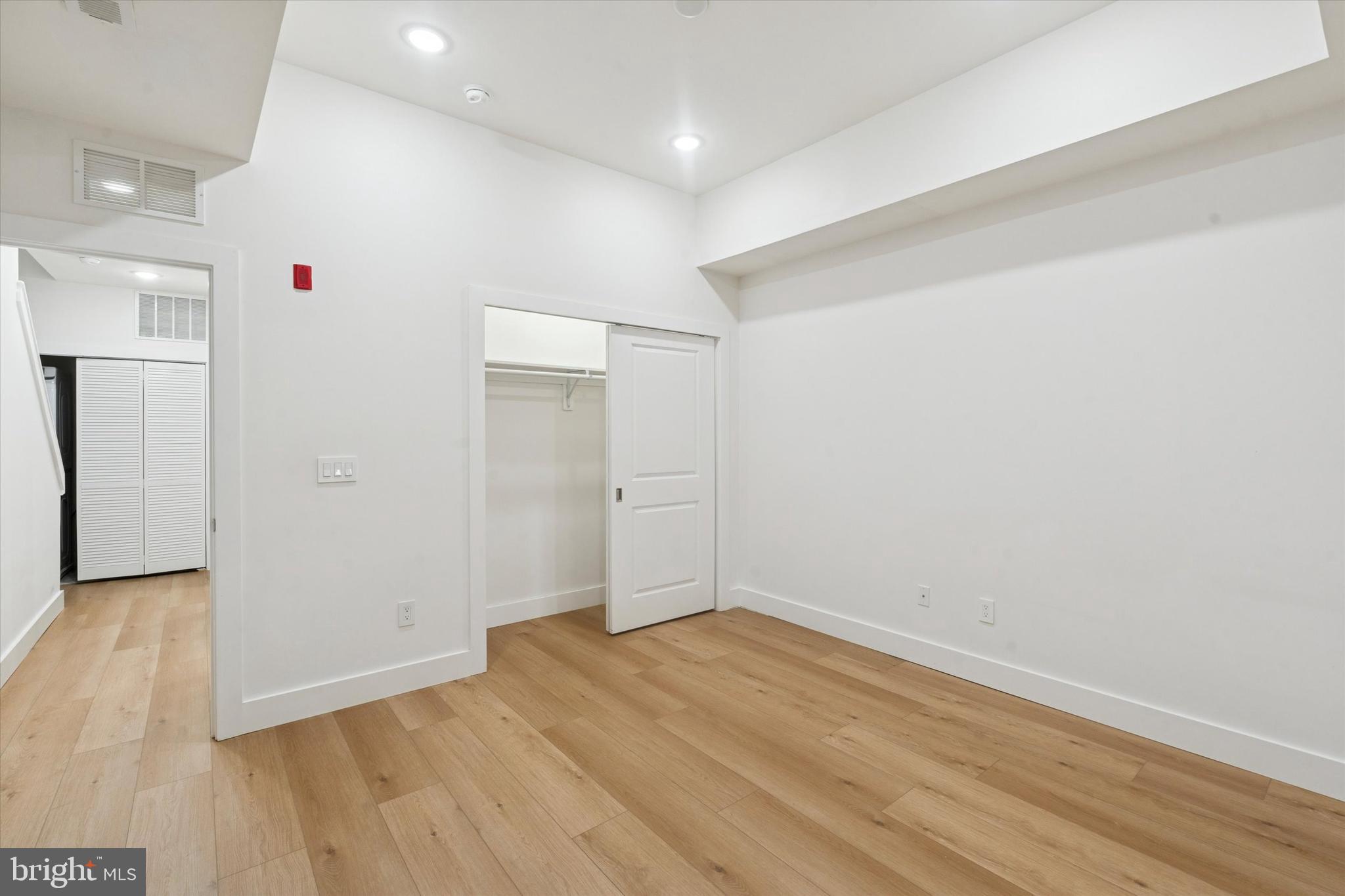 KENSINGTON - Residential