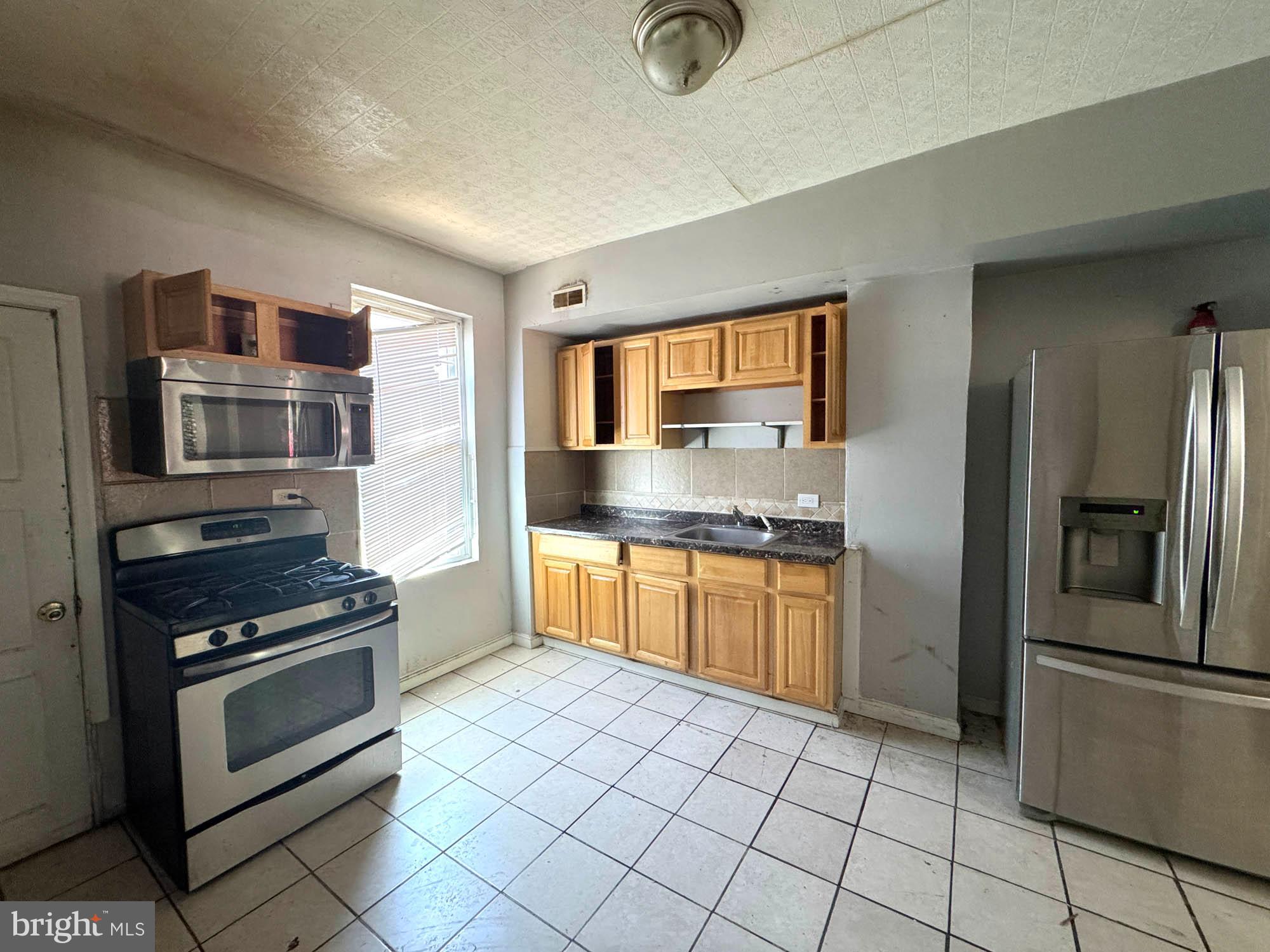 ELLWOOD PARK - Residential