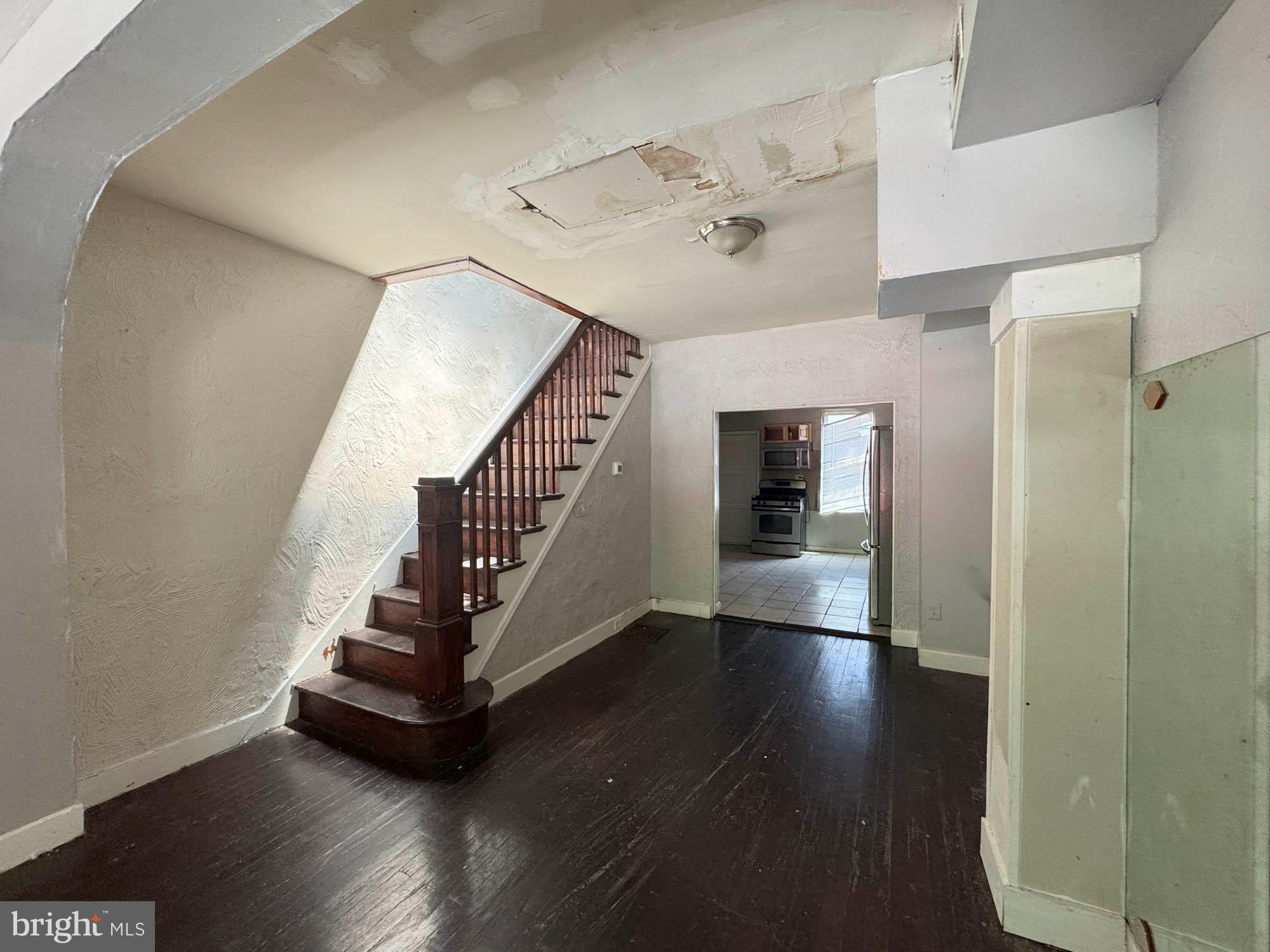 ELLWOOD PARK - Residential