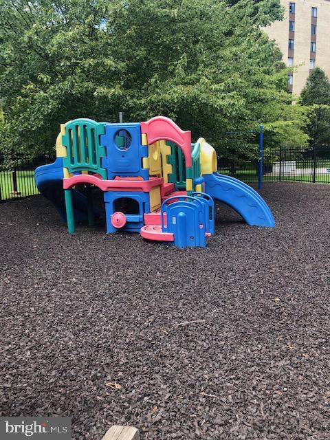 WOODLAKE TOWERS - Residential