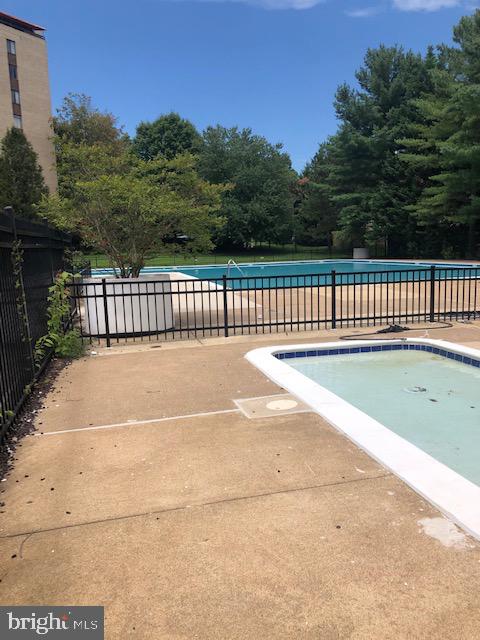 WOODLAKE TOWERS - Residential