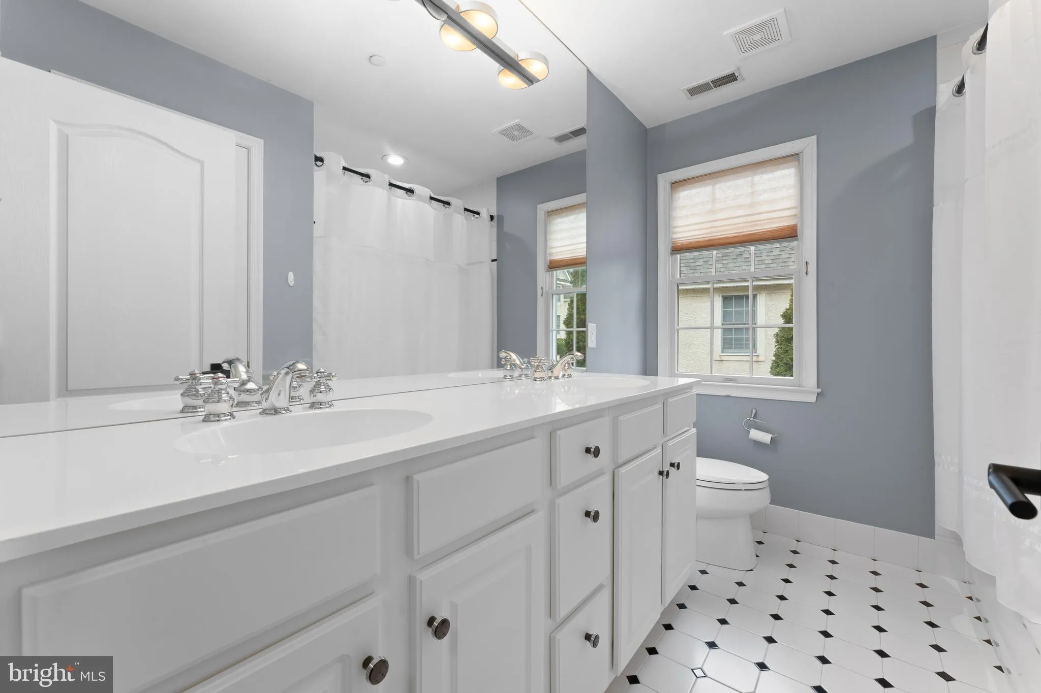 Conshohocken, Pennsylvania 19428, United States, 4 Bedrooms Bedrooms, ,4 BathroomsBathrooms,Residential,Active,76557