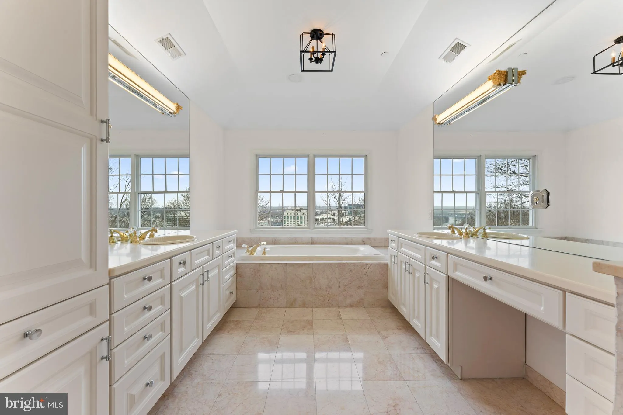 Conshohocken, Pennsylvania 19428, United States, 4 Bedrooms Bedrooms, ,4 BathroomsBathrooms,Residential,Active,76557